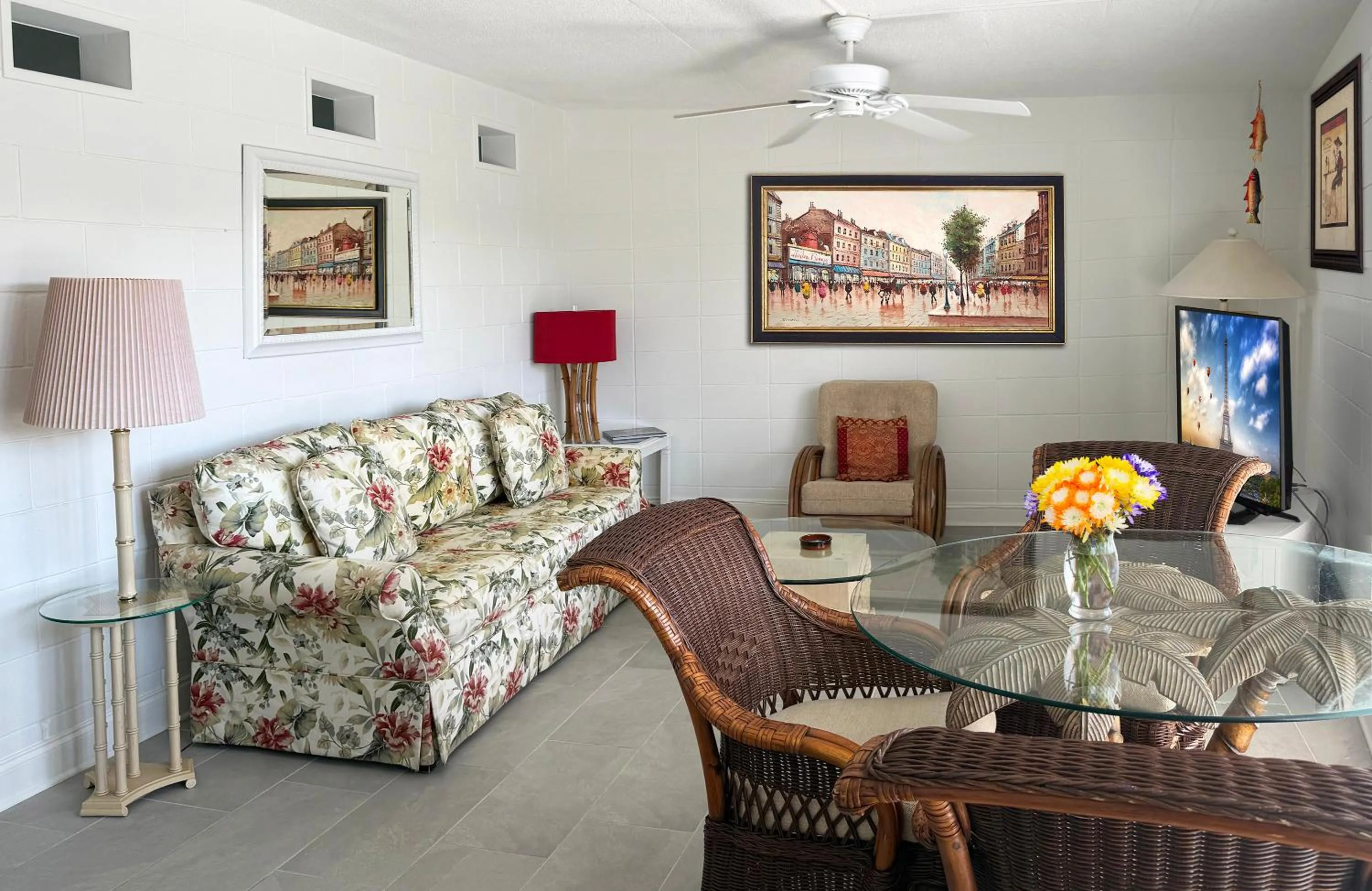 Seating area in South Beach Place - Vero Beach