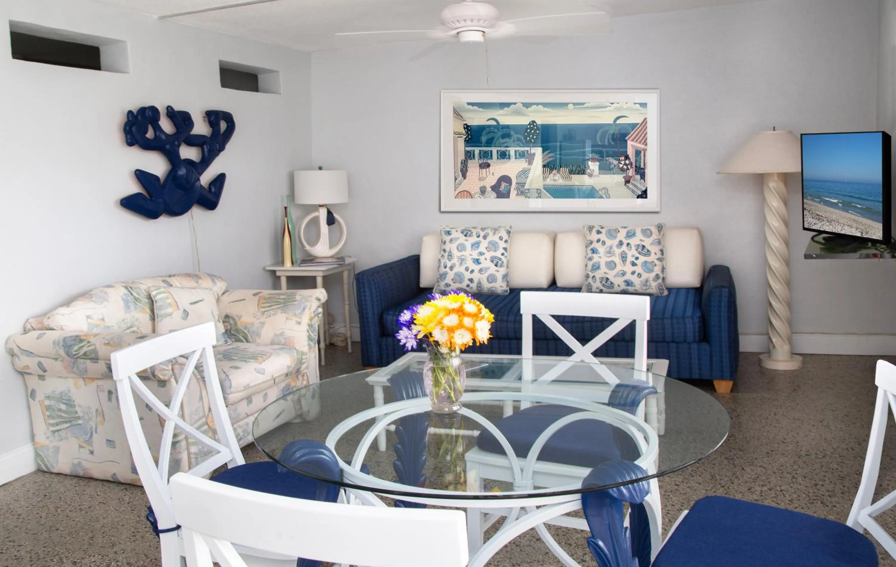 Dining area in South Beach Place - Vero Beach