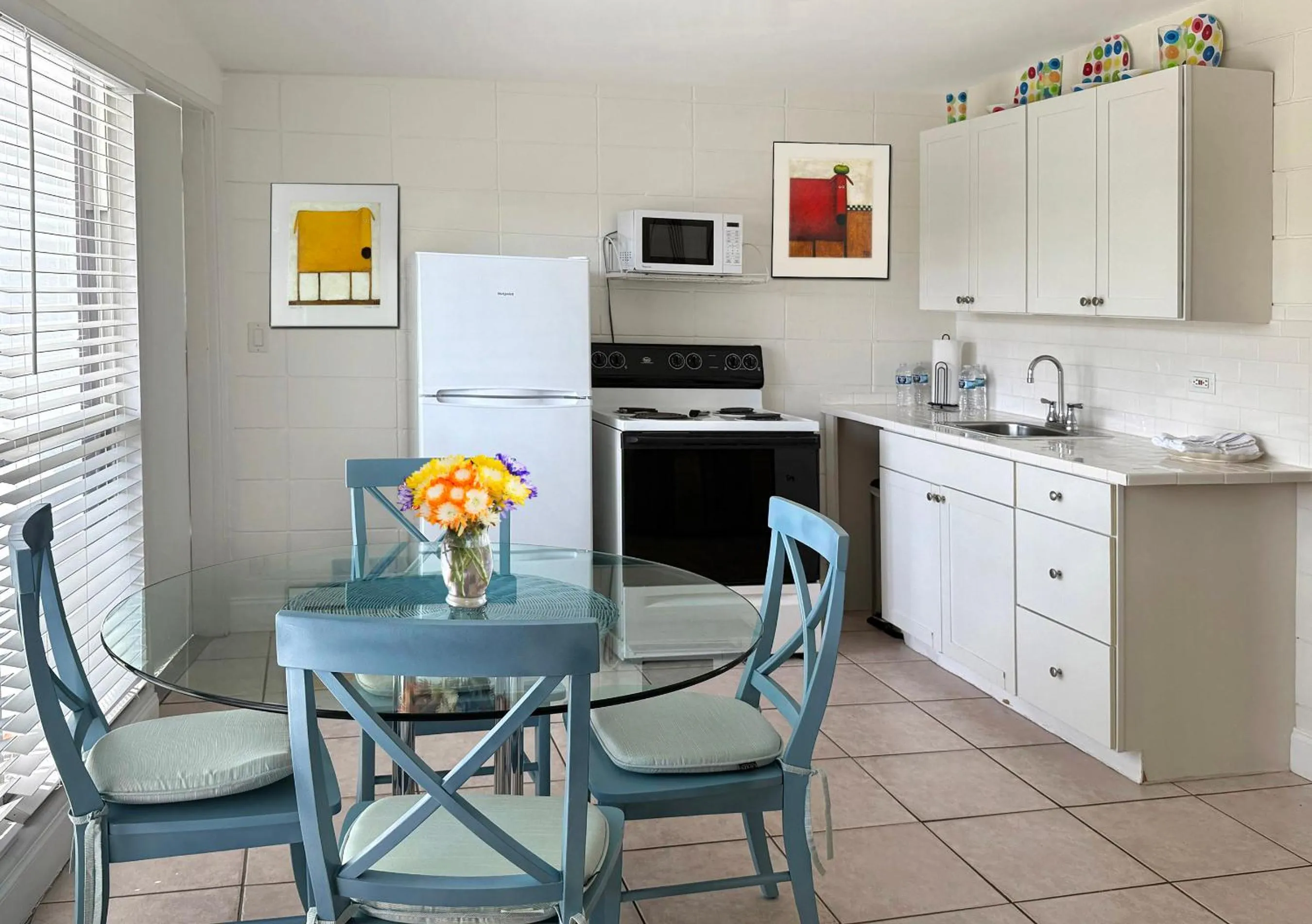 Dining area in South Beach Place - Vero Beach