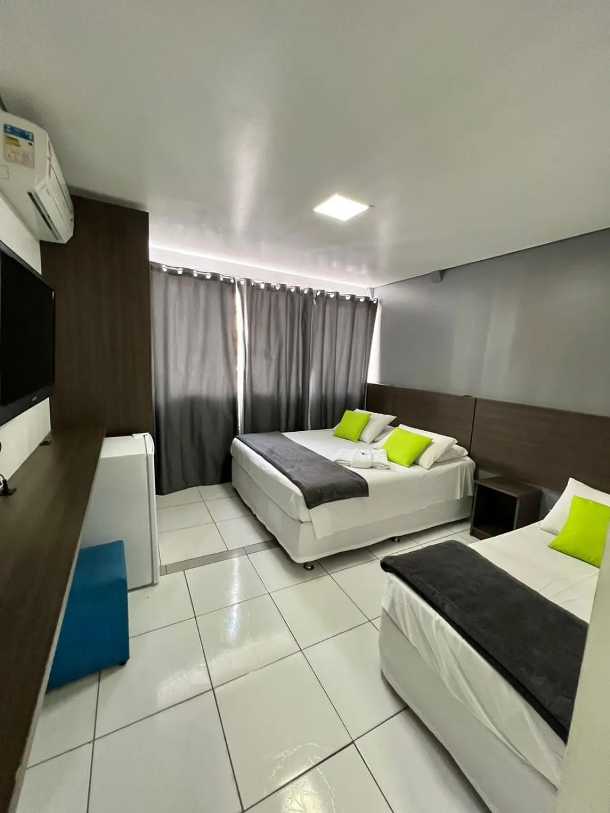 Photo of the whole room, Bed in Rezende Suítes