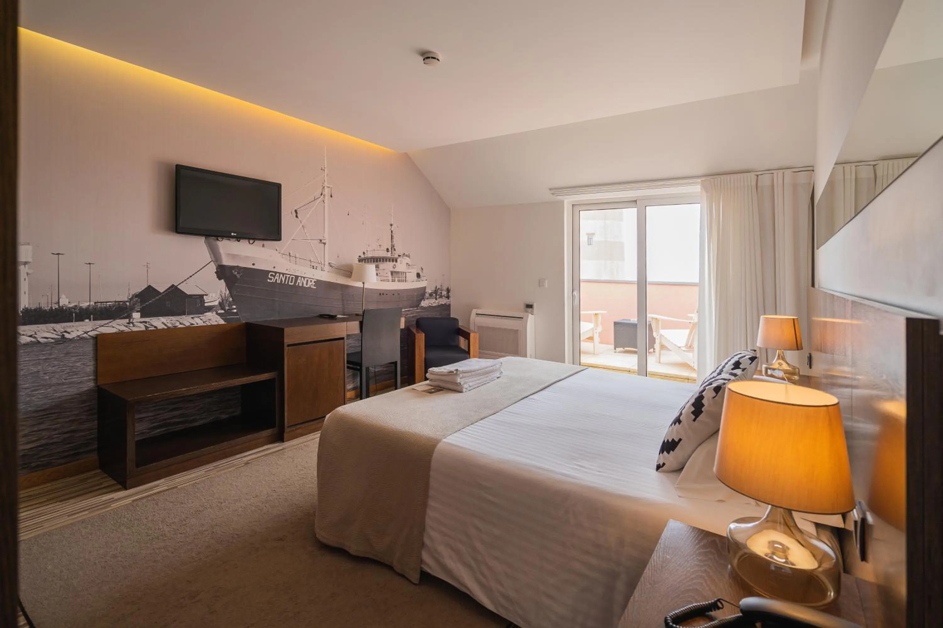 View (from property/room), Bed in Hotel Farol