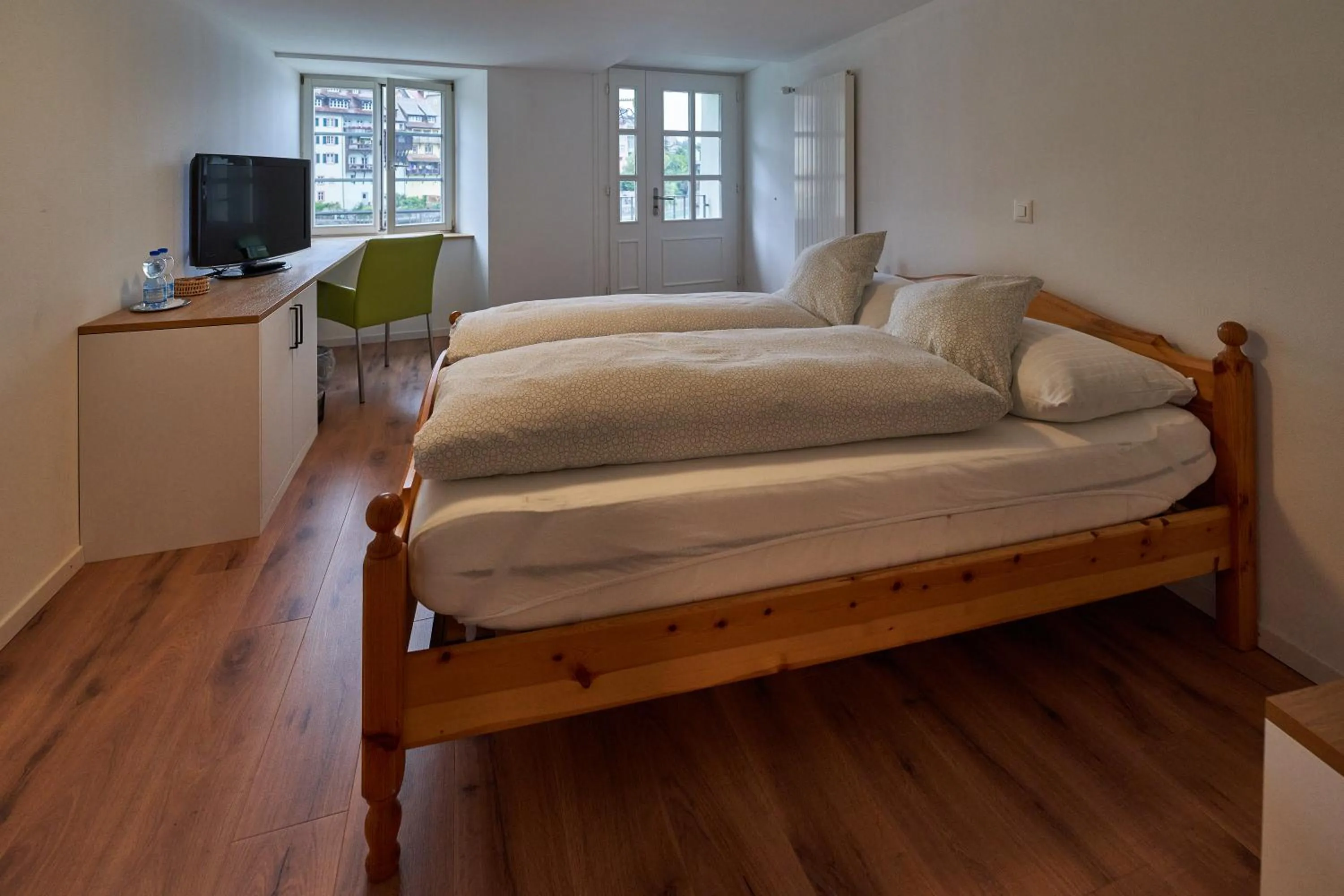 Property building, Bed in Hotel Mokka Laufenburg