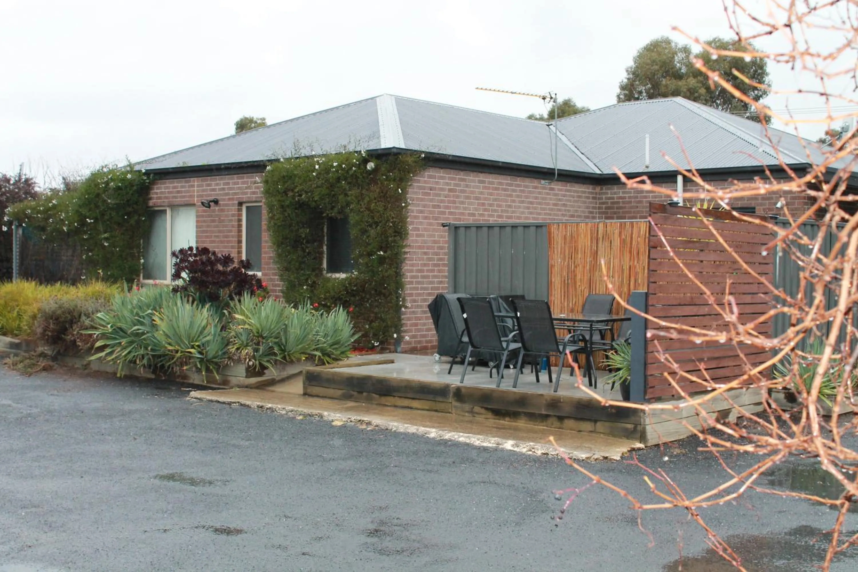 Patio in Chalambar Motel