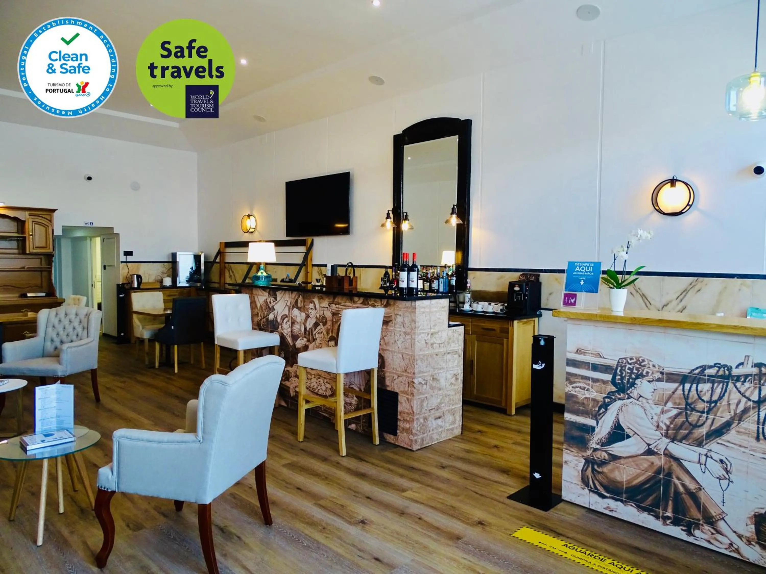 Lounge or bar in Poveira Hotel