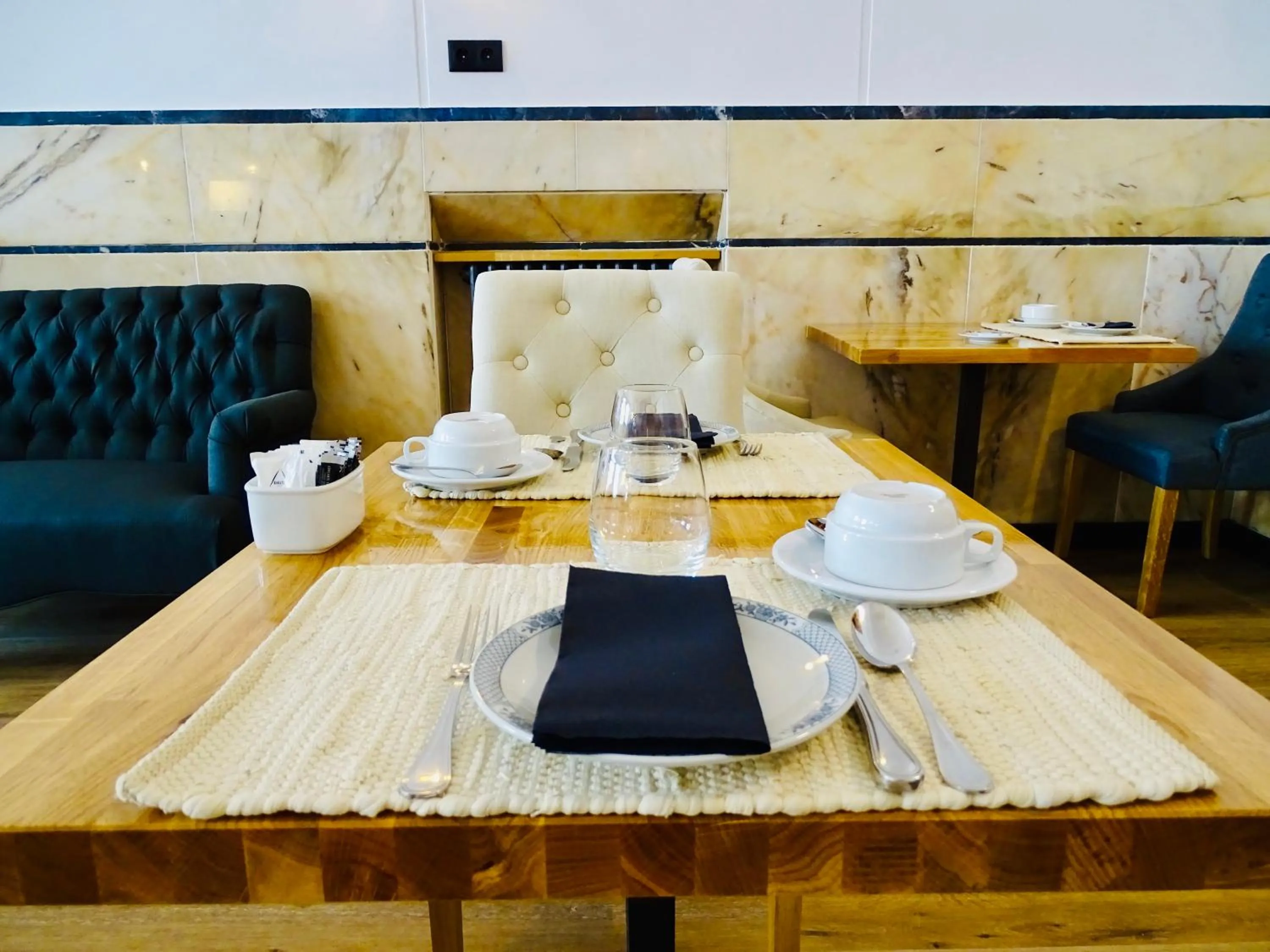 Restaurant/places to eat in Poveira Hotel