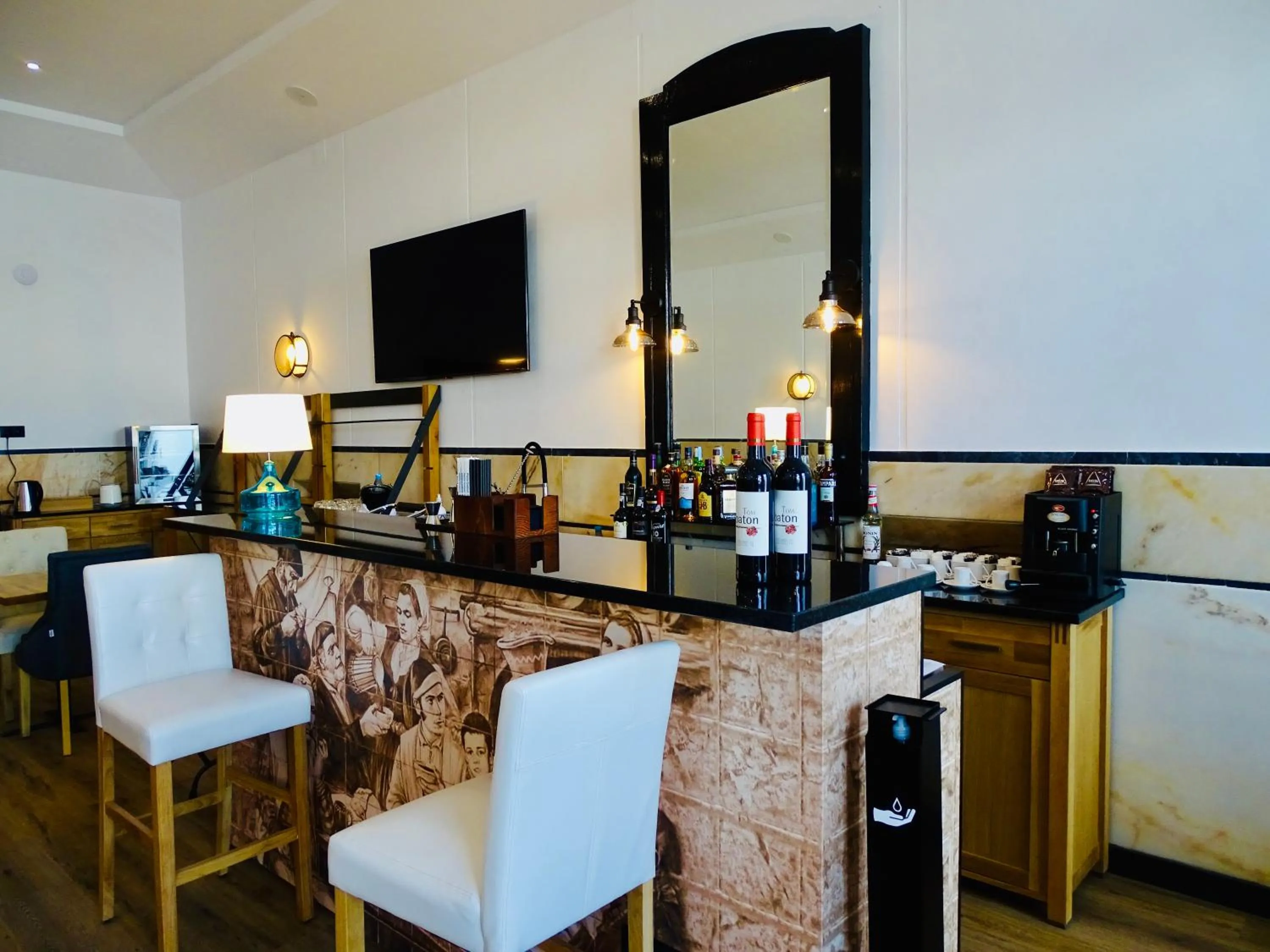 Lounge or bar in Poveira Hotel