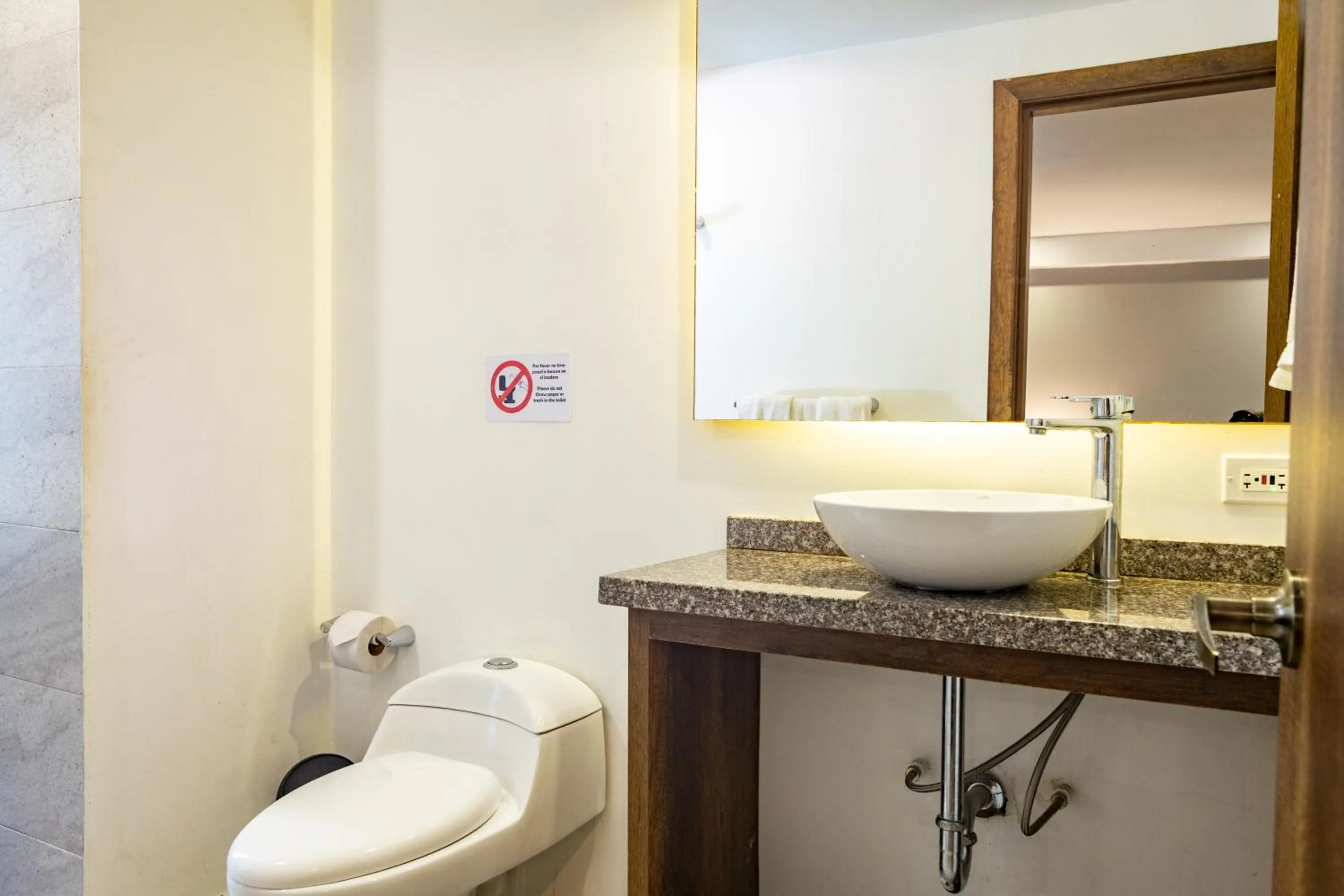 Bathroom in Hotel Amoek