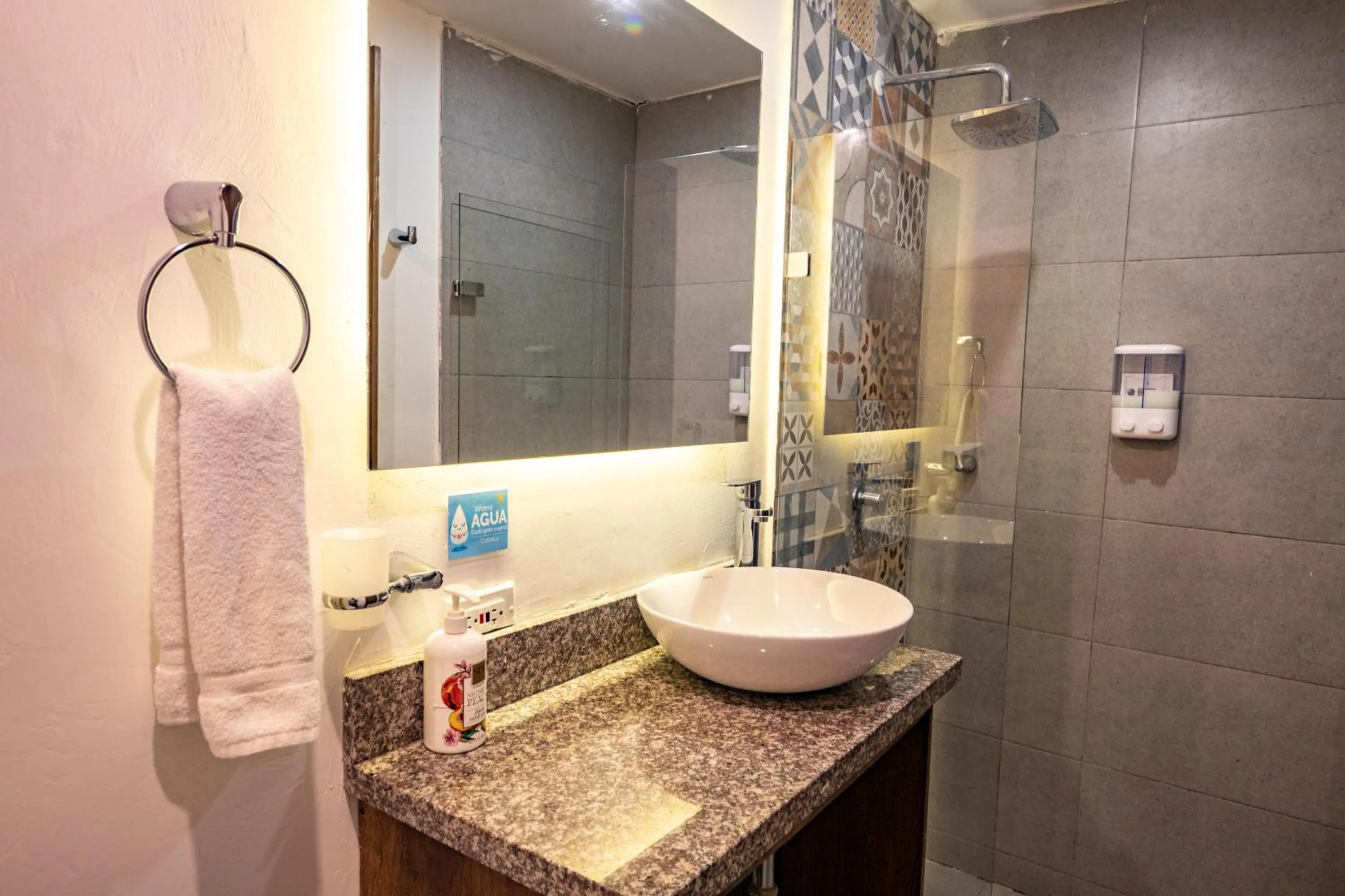 Bathroom in Hotel Amoek