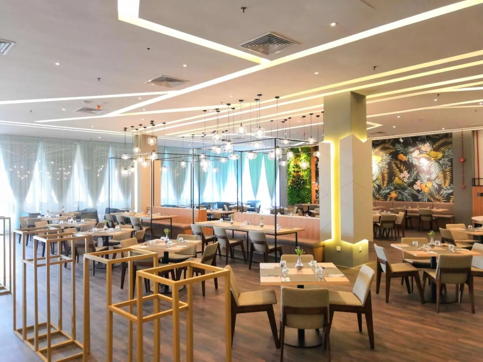 Restaurant/places to eat in Austin Park Hotel