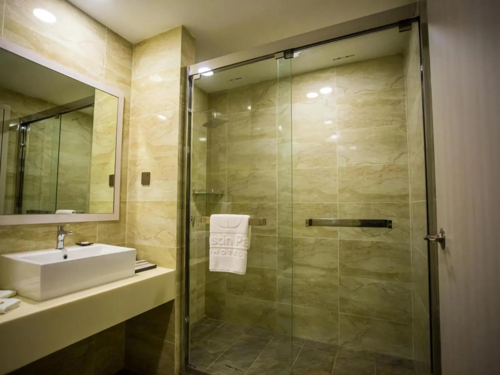 Bathroom in Austin Park Hotel