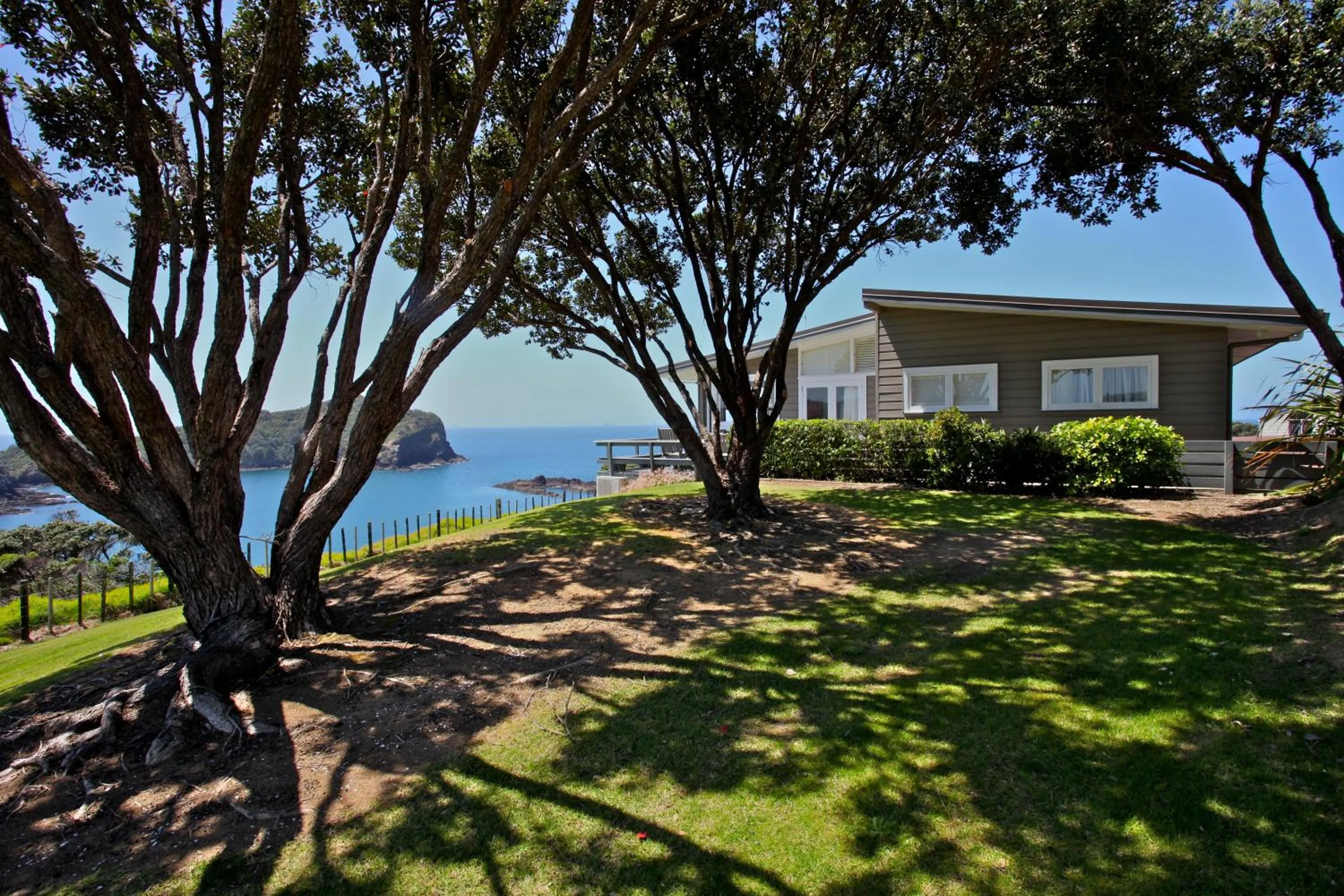 Facade/entrance in Pacific Rendezvous Resort