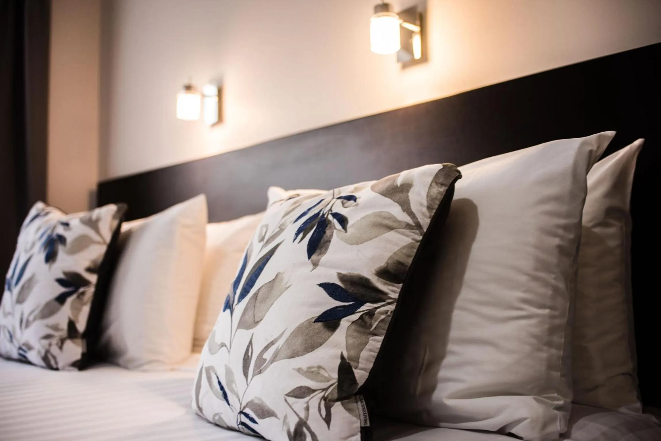 Bed in White Heron Motor Lodge