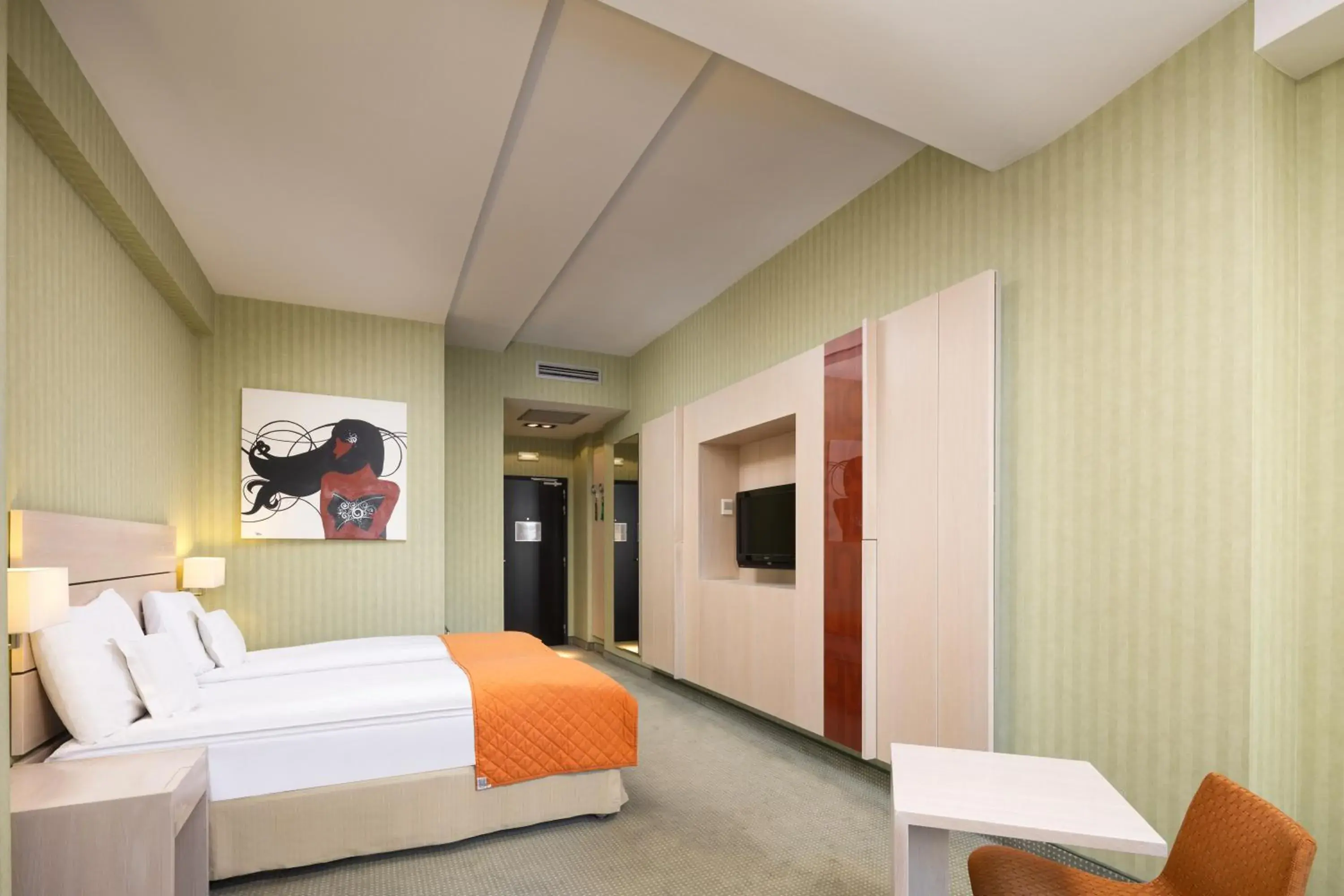 Bedroom, Bed in Hotel Golden Tulip Ana Tower Sibiu Bedroom, Bed in Hotel Golden Tulip Ana Tower Sibiu