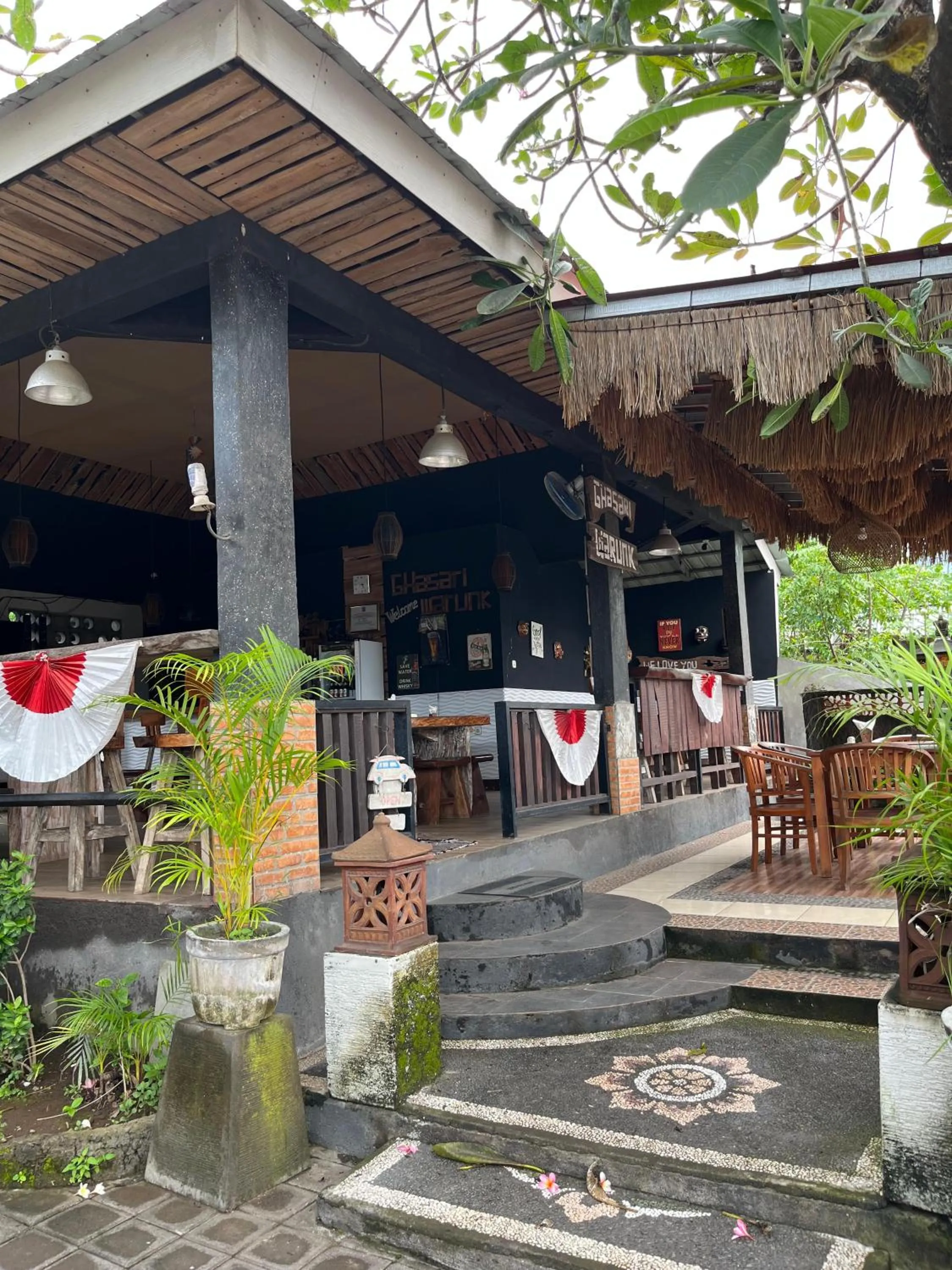 Restaurant/places to eat in GHamed Sari