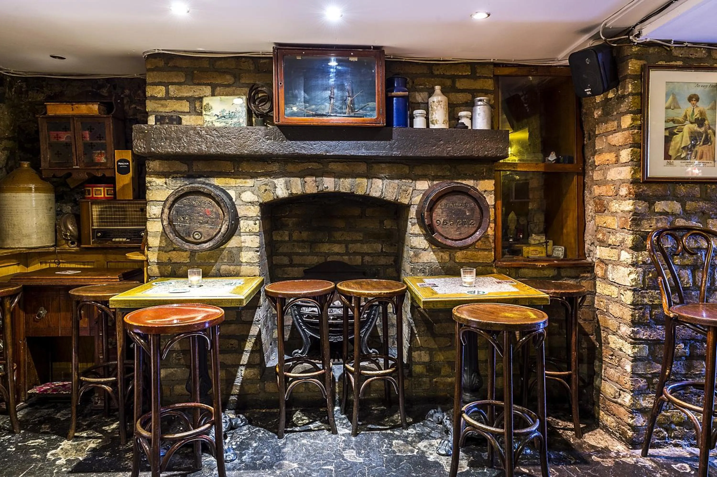 Restaurant/places to eat in Uppercross House Hotel