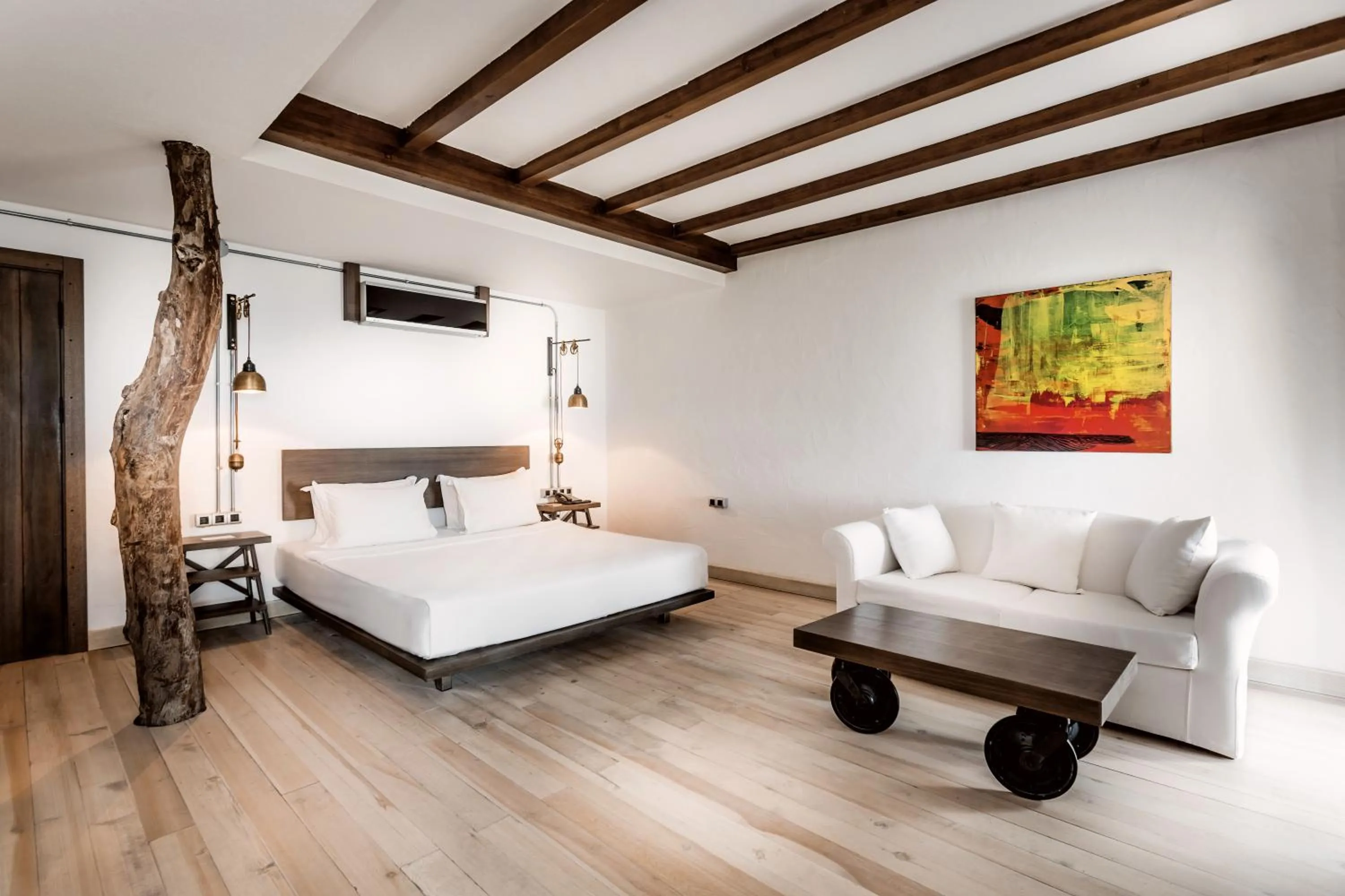 Photo of the whole room, Bed in Flamm