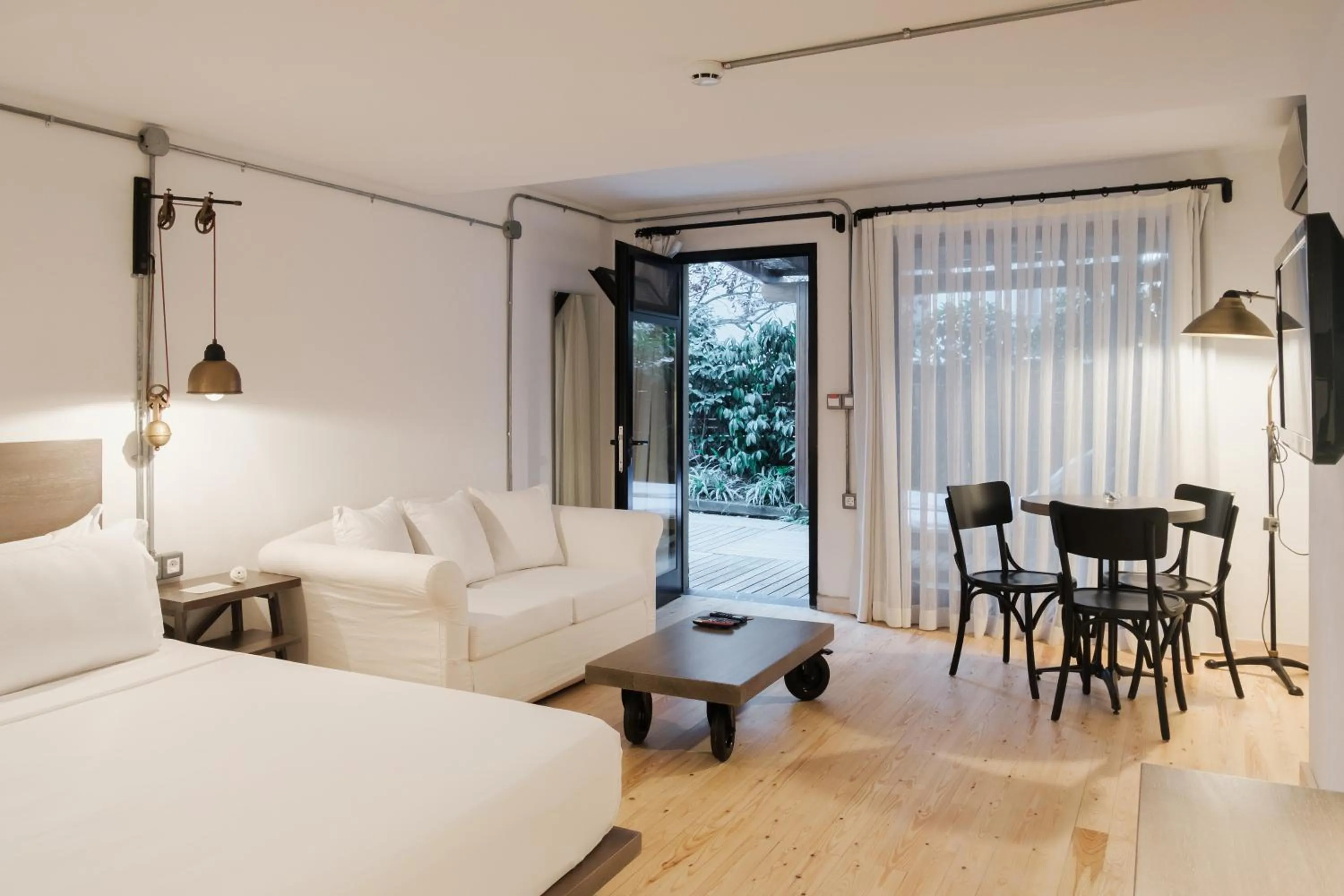 TV and multimedia, Bed in Flamm