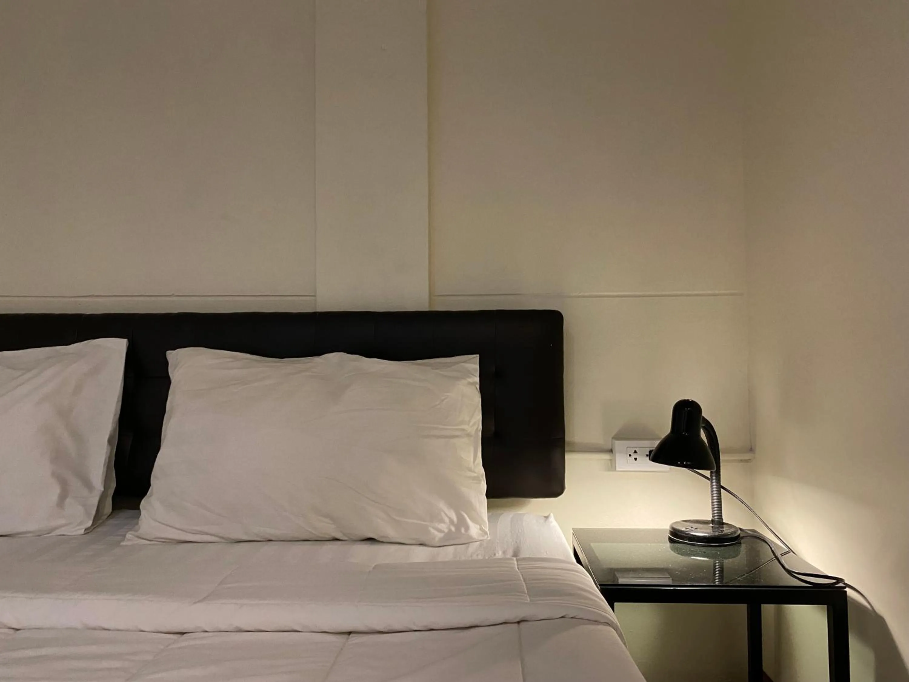 Bed in Boundary Hostel and Cafe