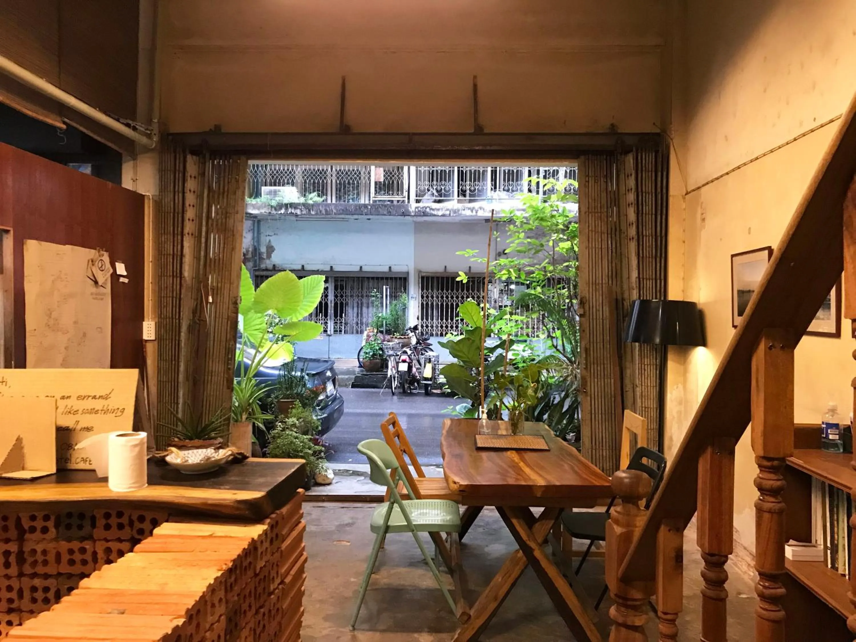 Boundary Hostel and Cafe