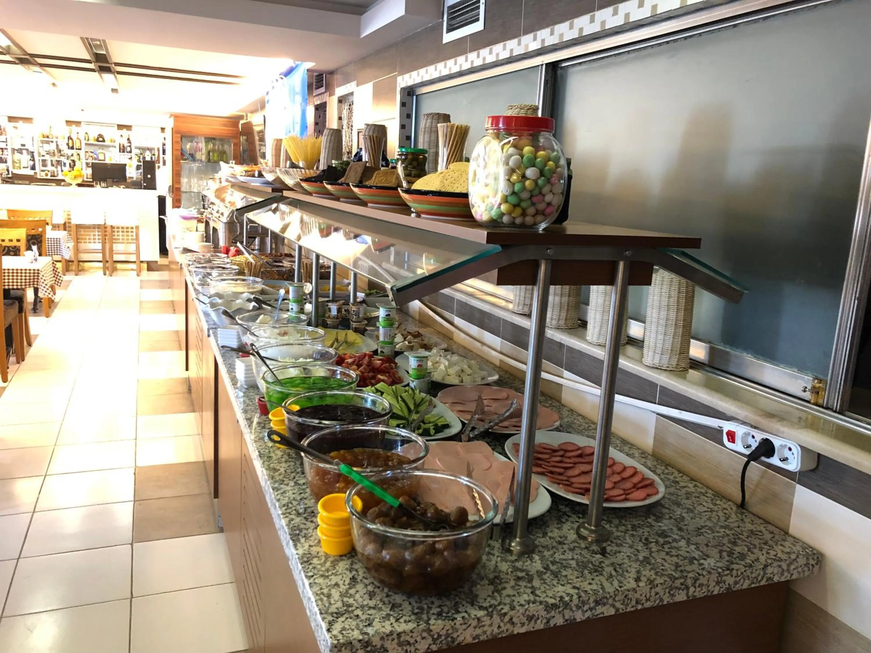 Food in Aysberq Resort