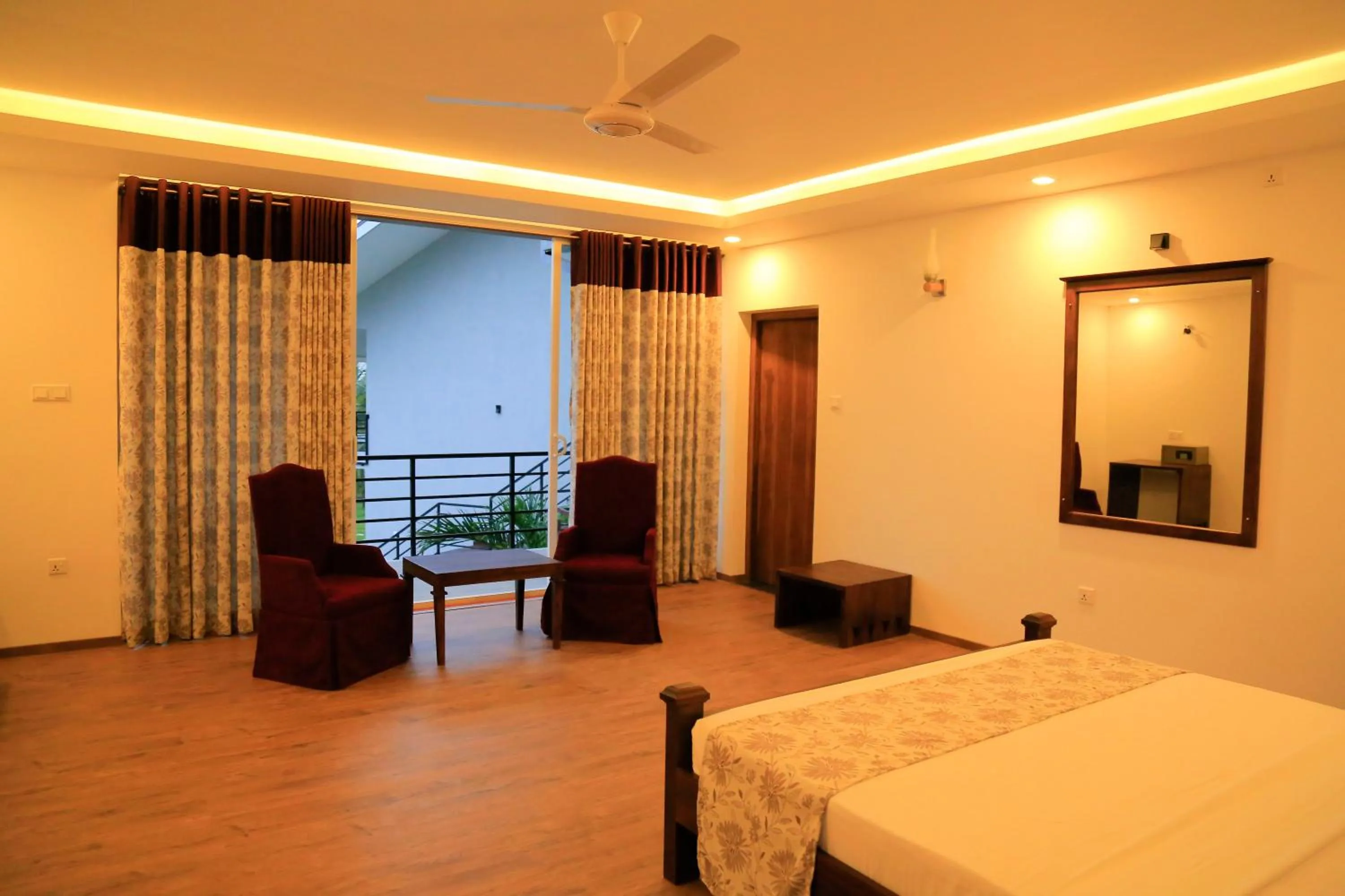 Photo of the whole room, Bed in Tara Watergate