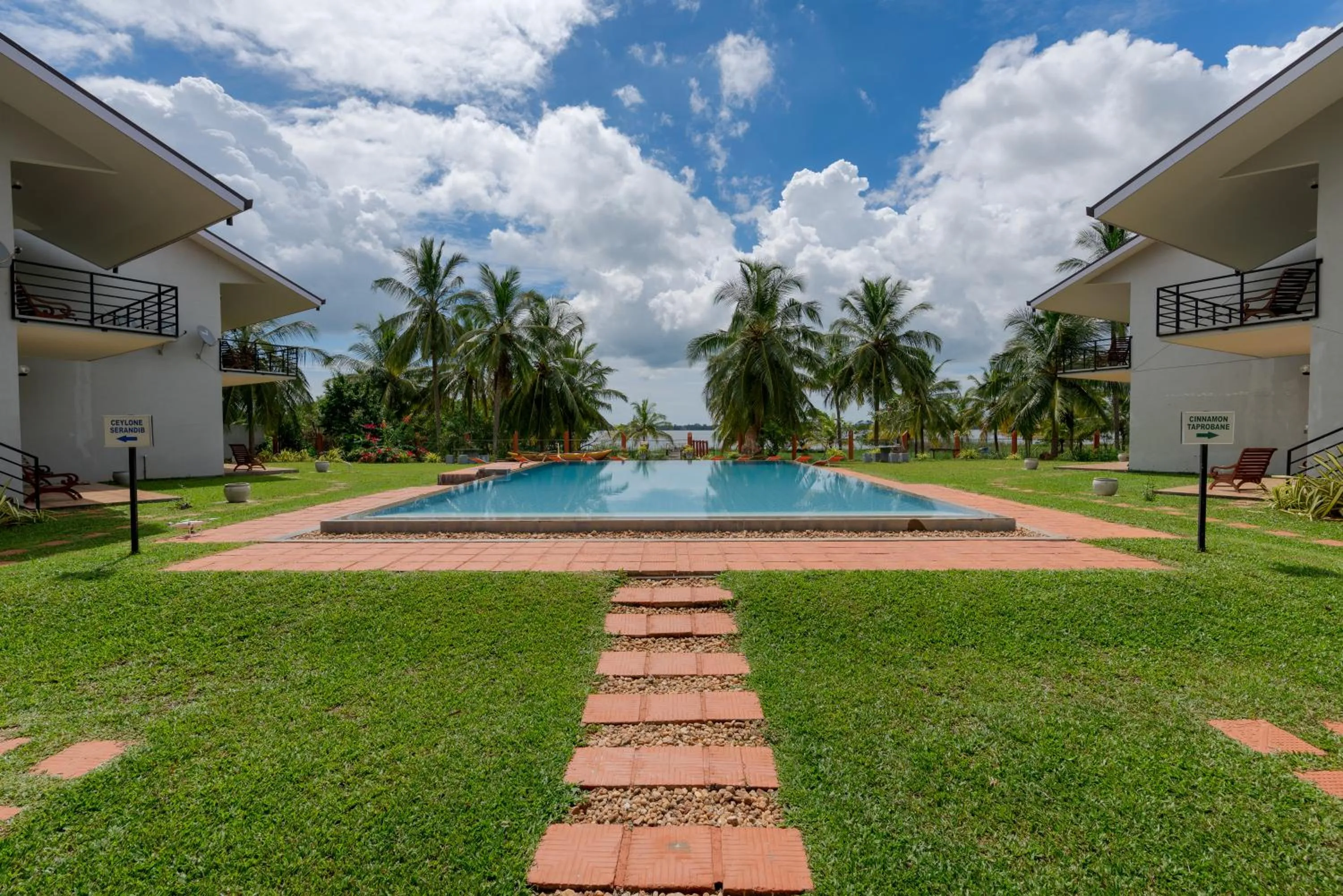 Swimming pool in Tara Watergate
