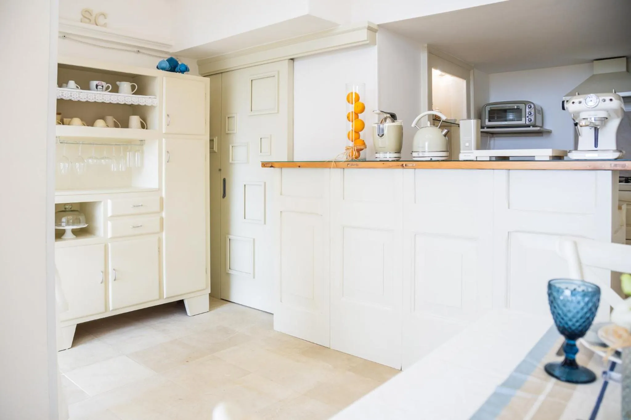 Coffee/tea facilities in Sea Suites