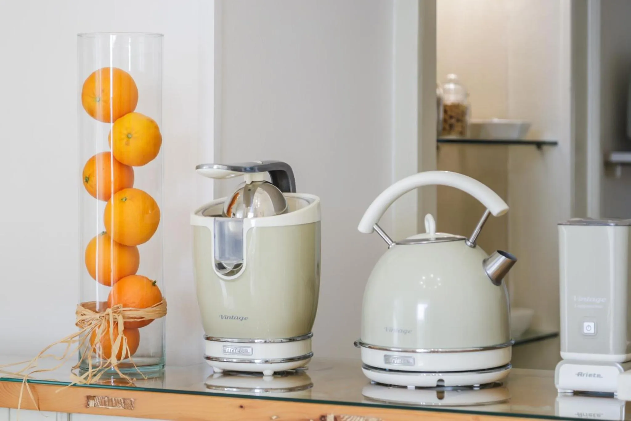 Coffee/tea facilities in Sea Suites
