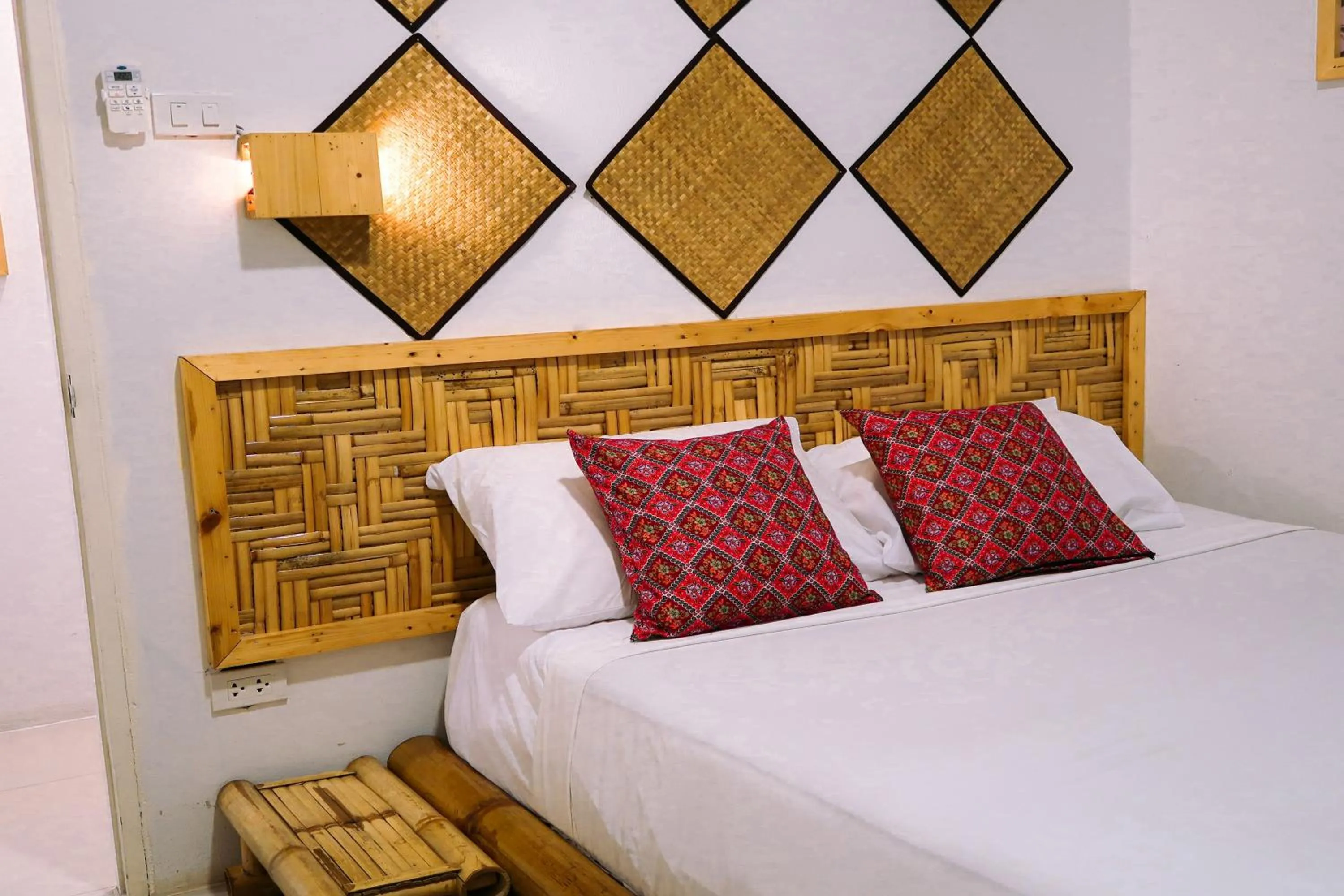 Bed in Baan URT Suratthani Airport Hotel