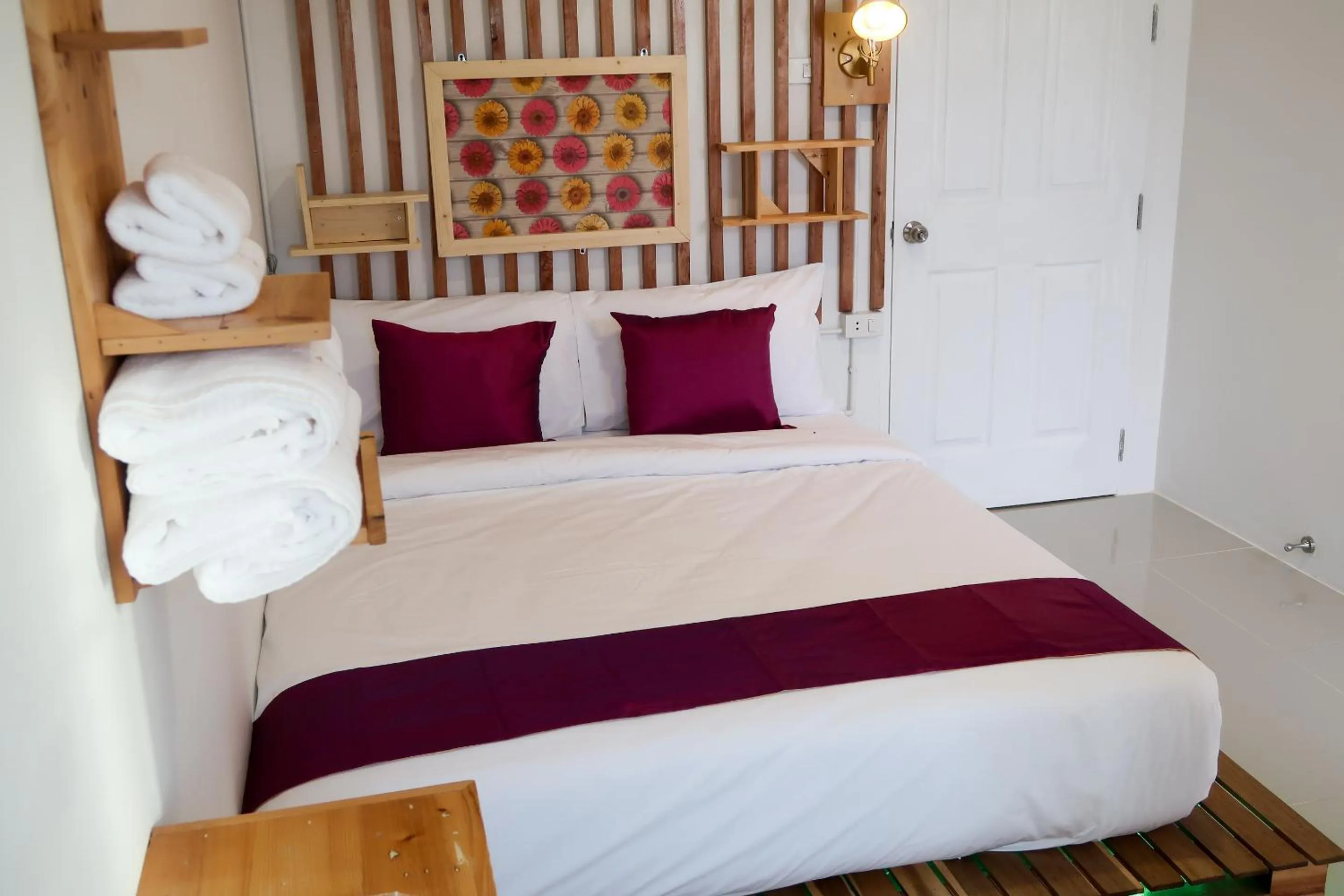 Bed in Baan URT Suratthani Airport Hotel