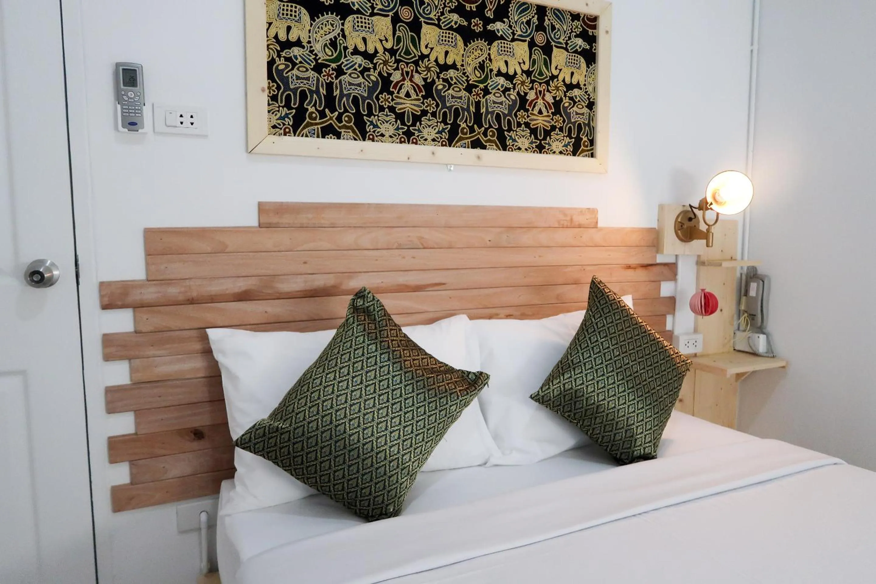 Bed in Baan URT Suratthani Airport Hotel