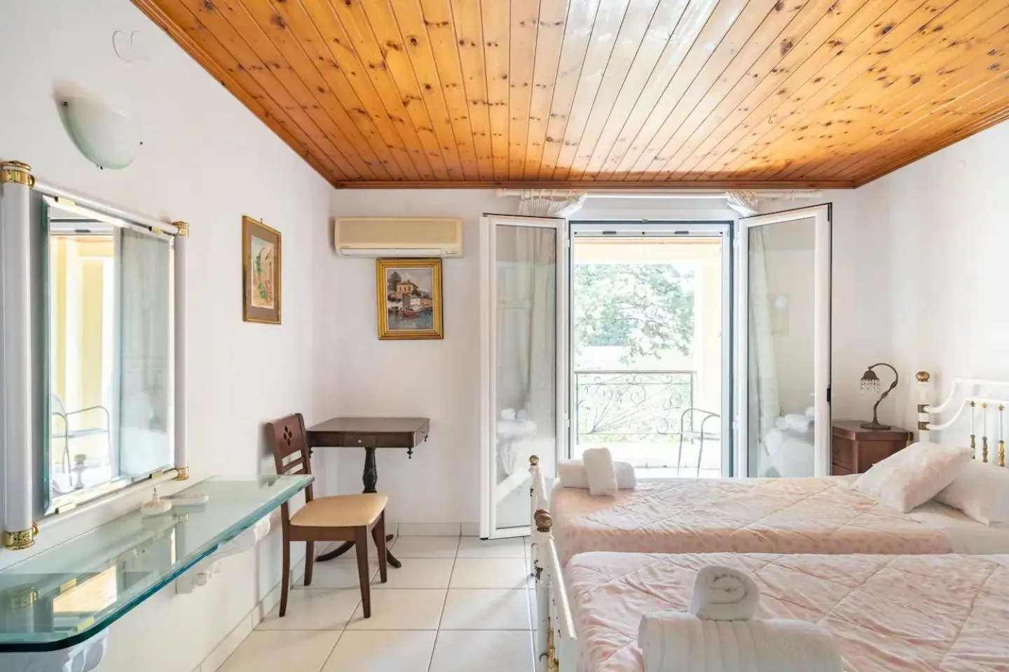 Bedroom, Bed in St. George Villa