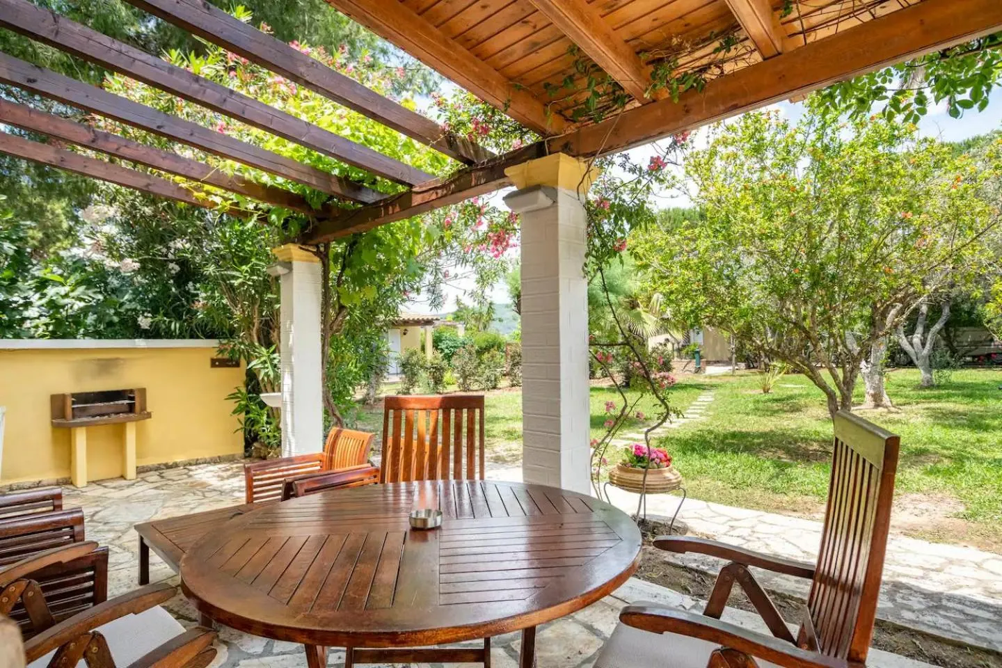 Dining area in St. George Villa