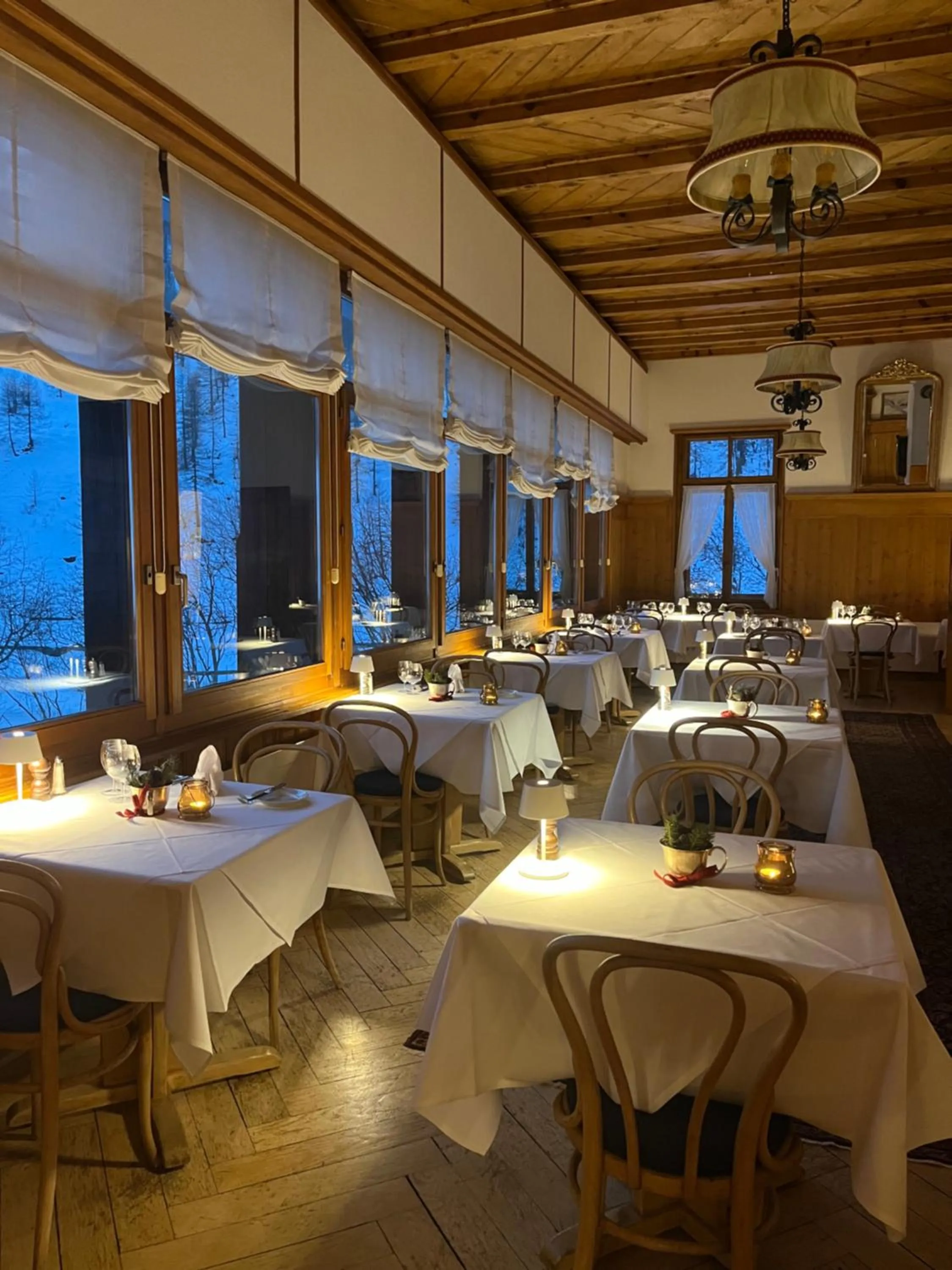 Restaurant/places to eat in Hotel Fex