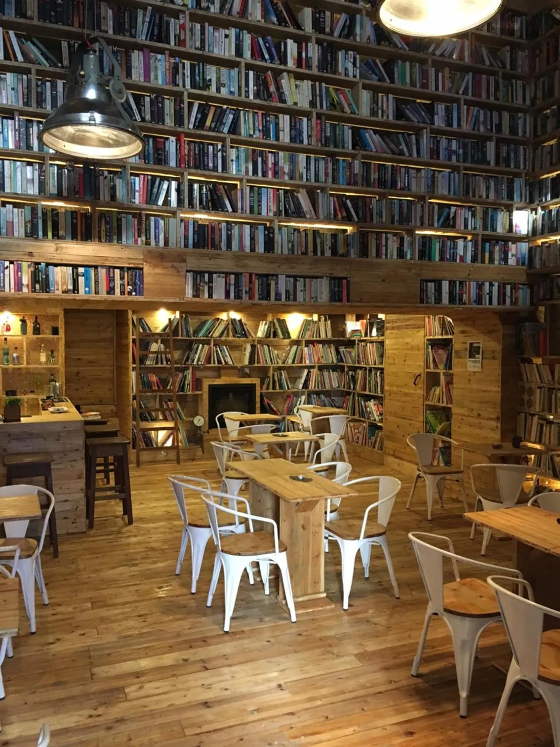 Communal lounge/ TV room in The Literary Man Obidos Hotel