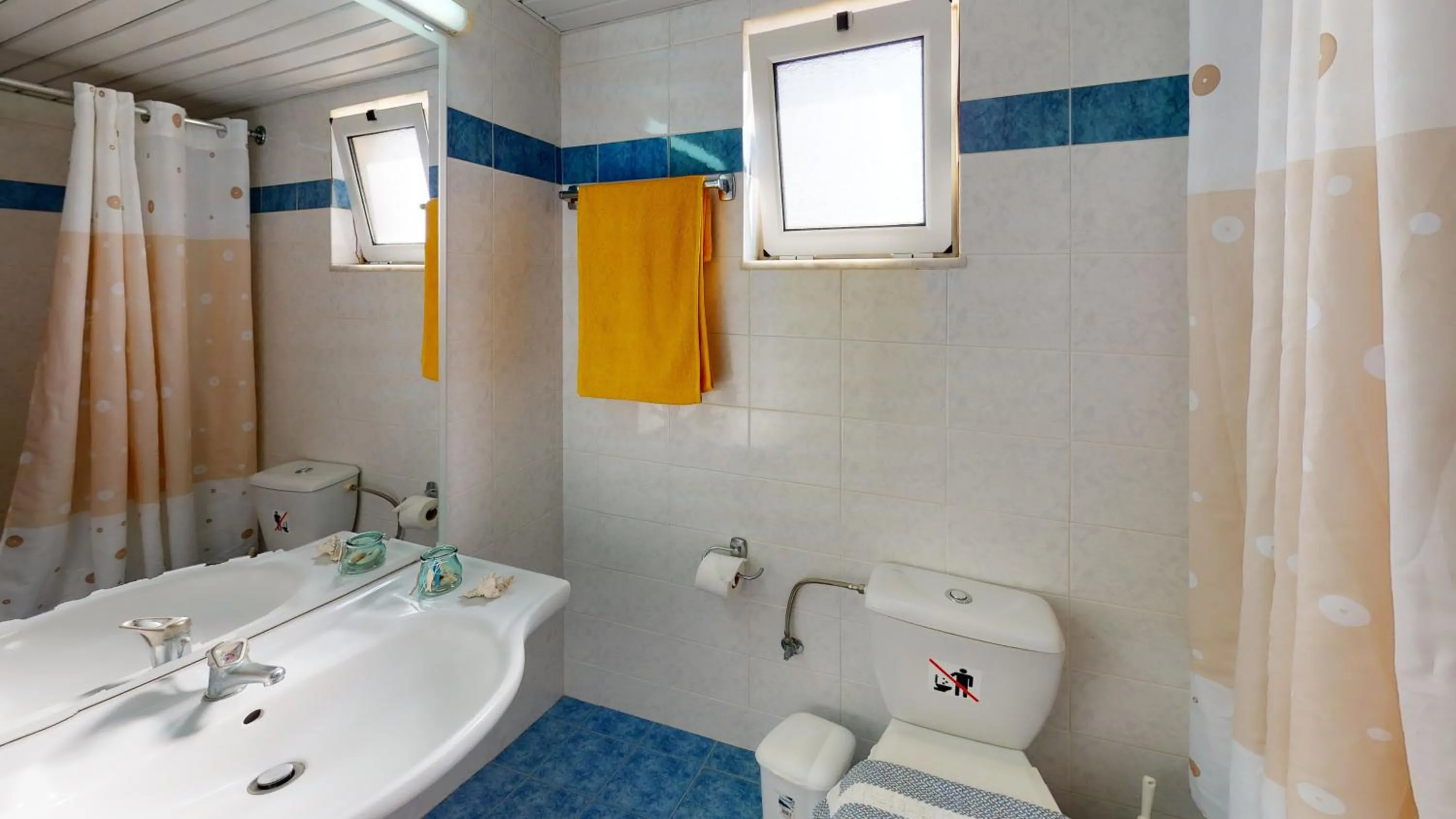 Bathroom in Dedalos Beach Hotel