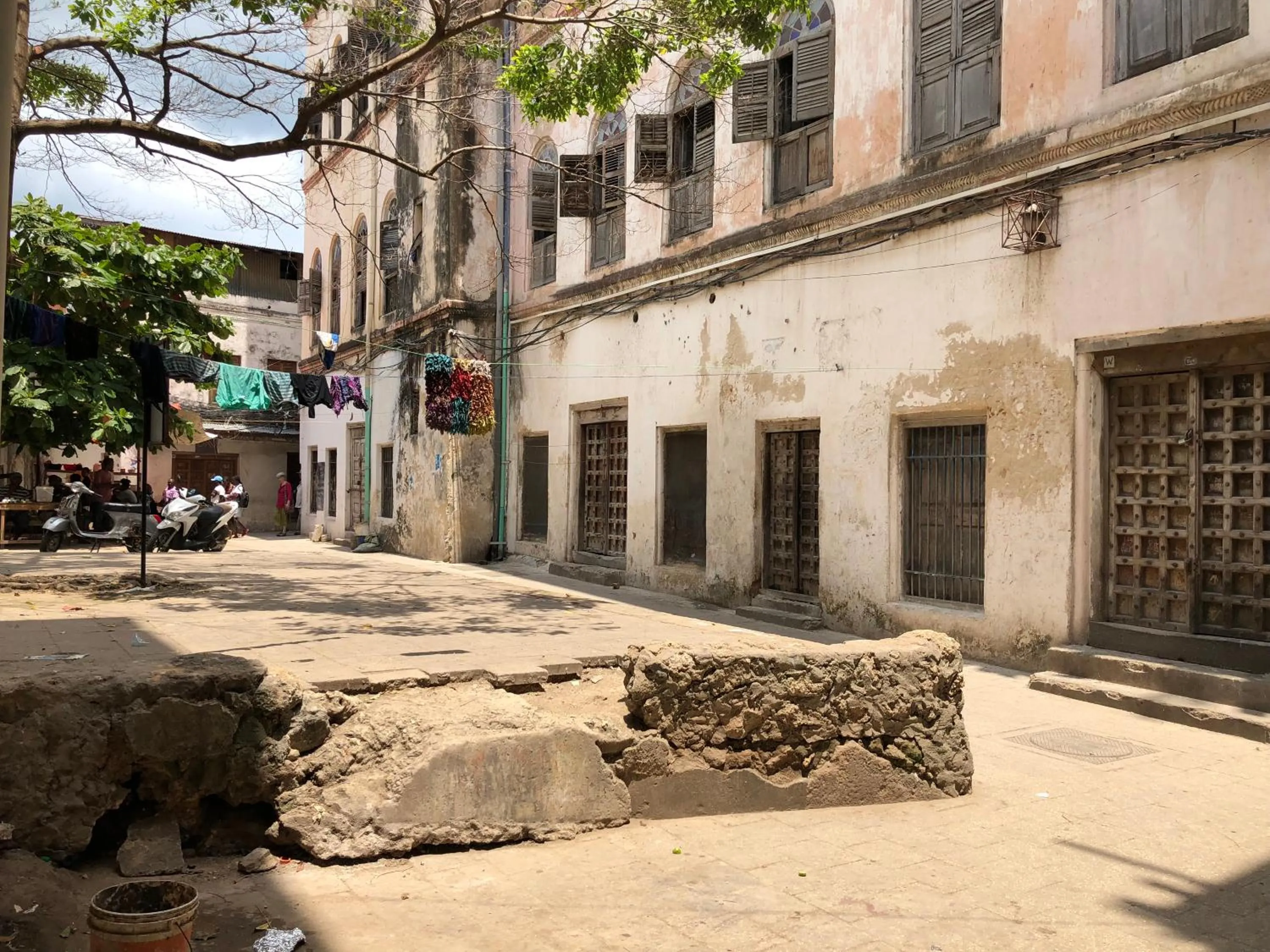 Neighbourhood in Bottoms Up