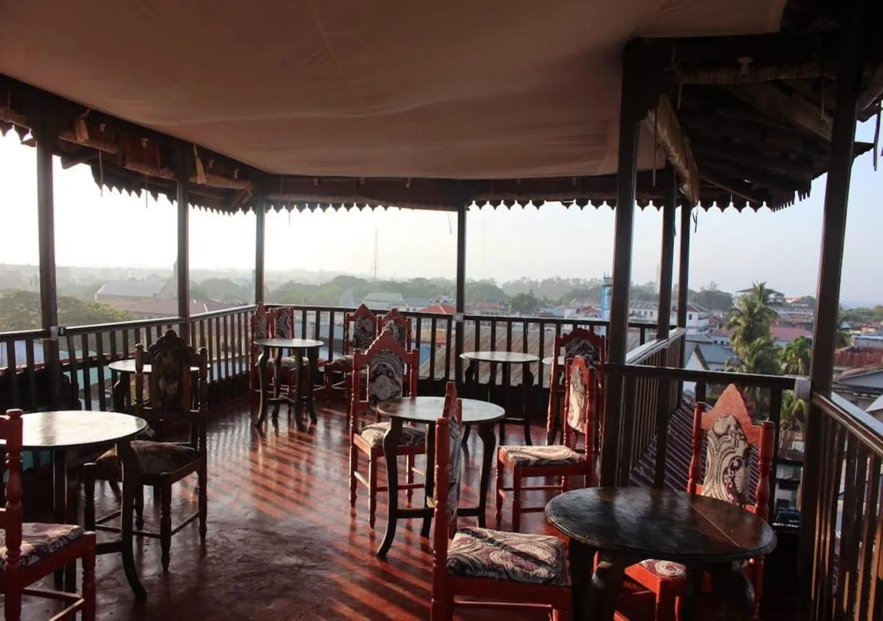 Restaurant/places to eat in Bottoms Up