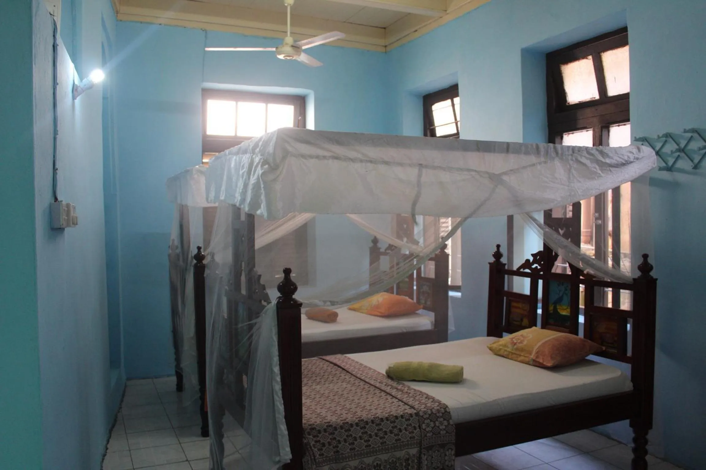 Bedroom, Bed in Bottoms Up