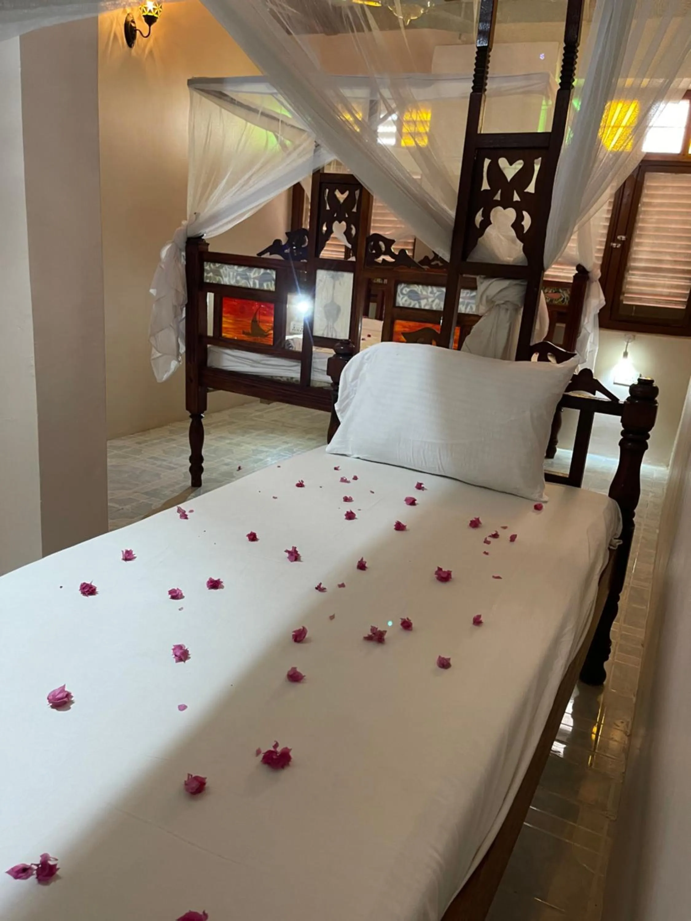 Bedroom, Bed in Bottoms Up