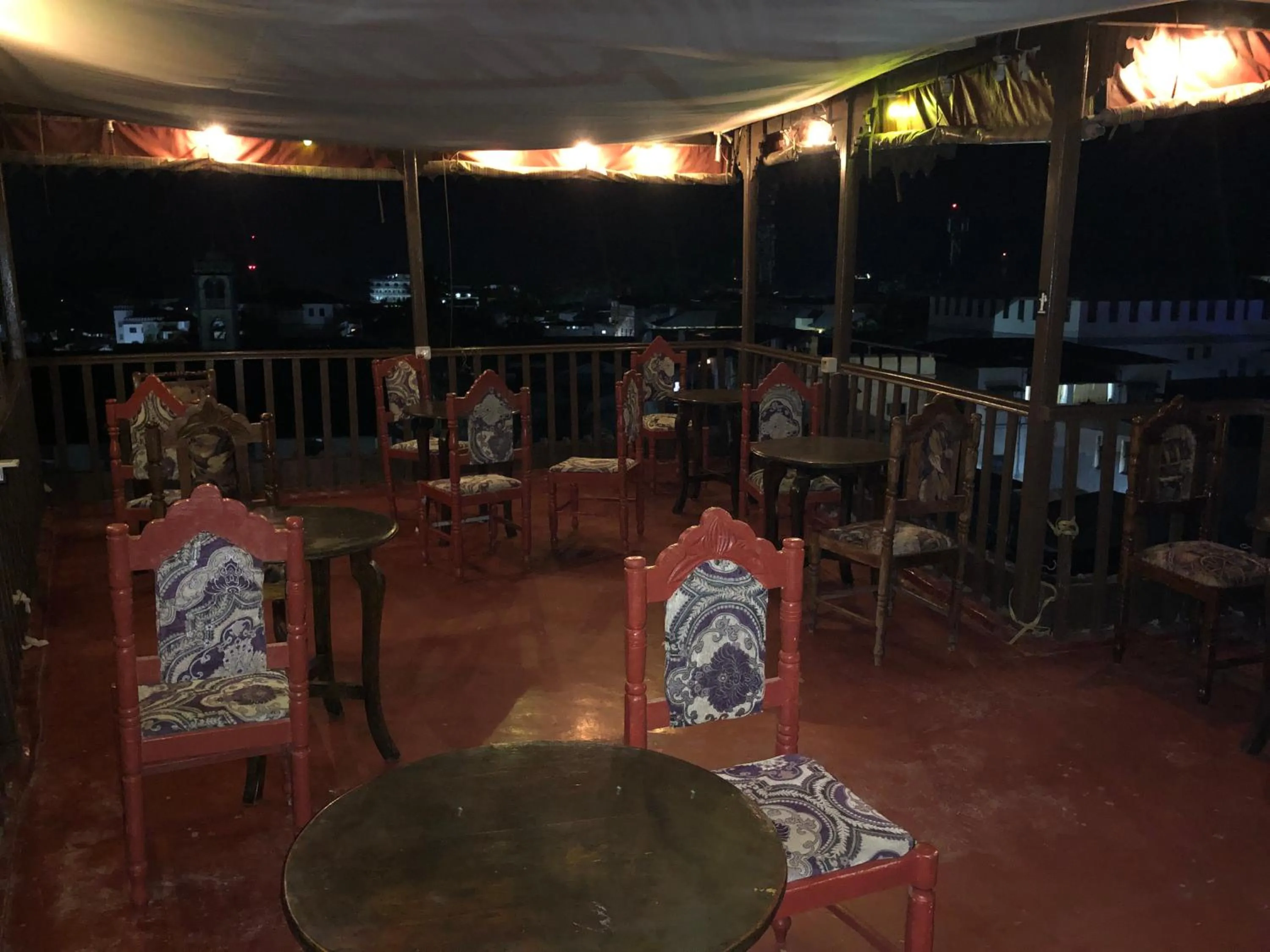 Restaurant/places to eat in Bottoms Up