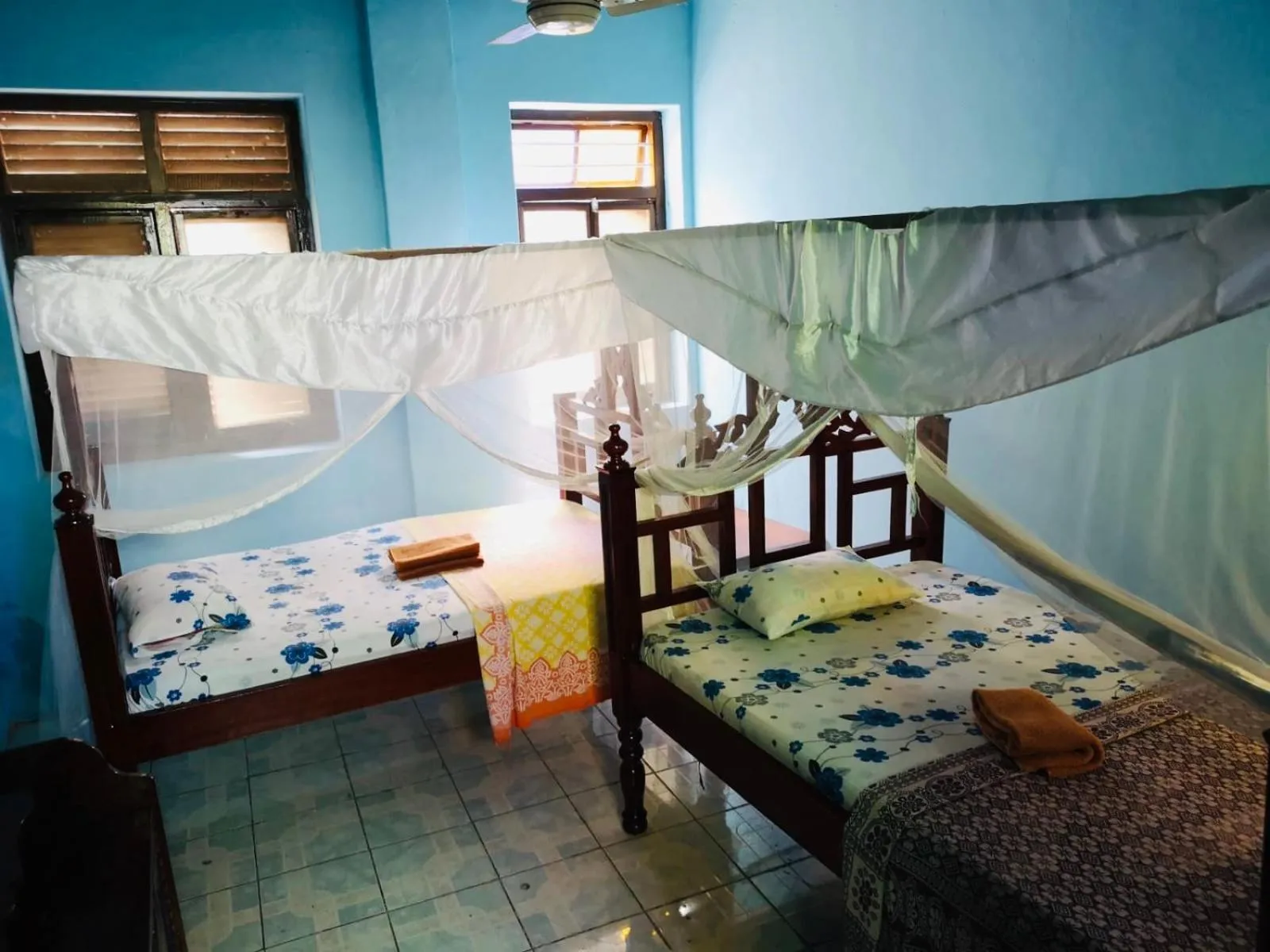 Bedroom, Bed in Bottoms Up