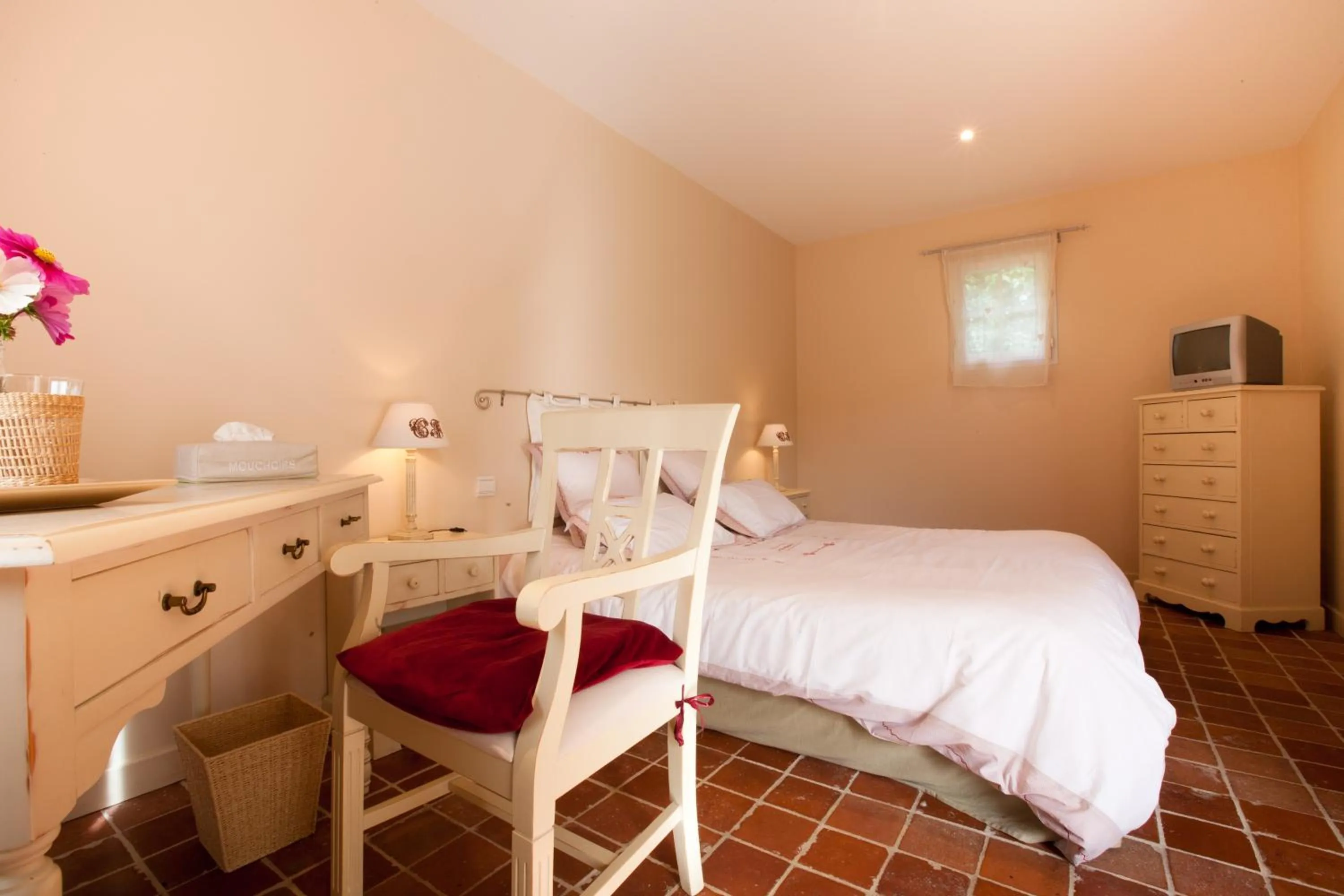 Photo of the whole room, Bed in Domaine De La Combotte