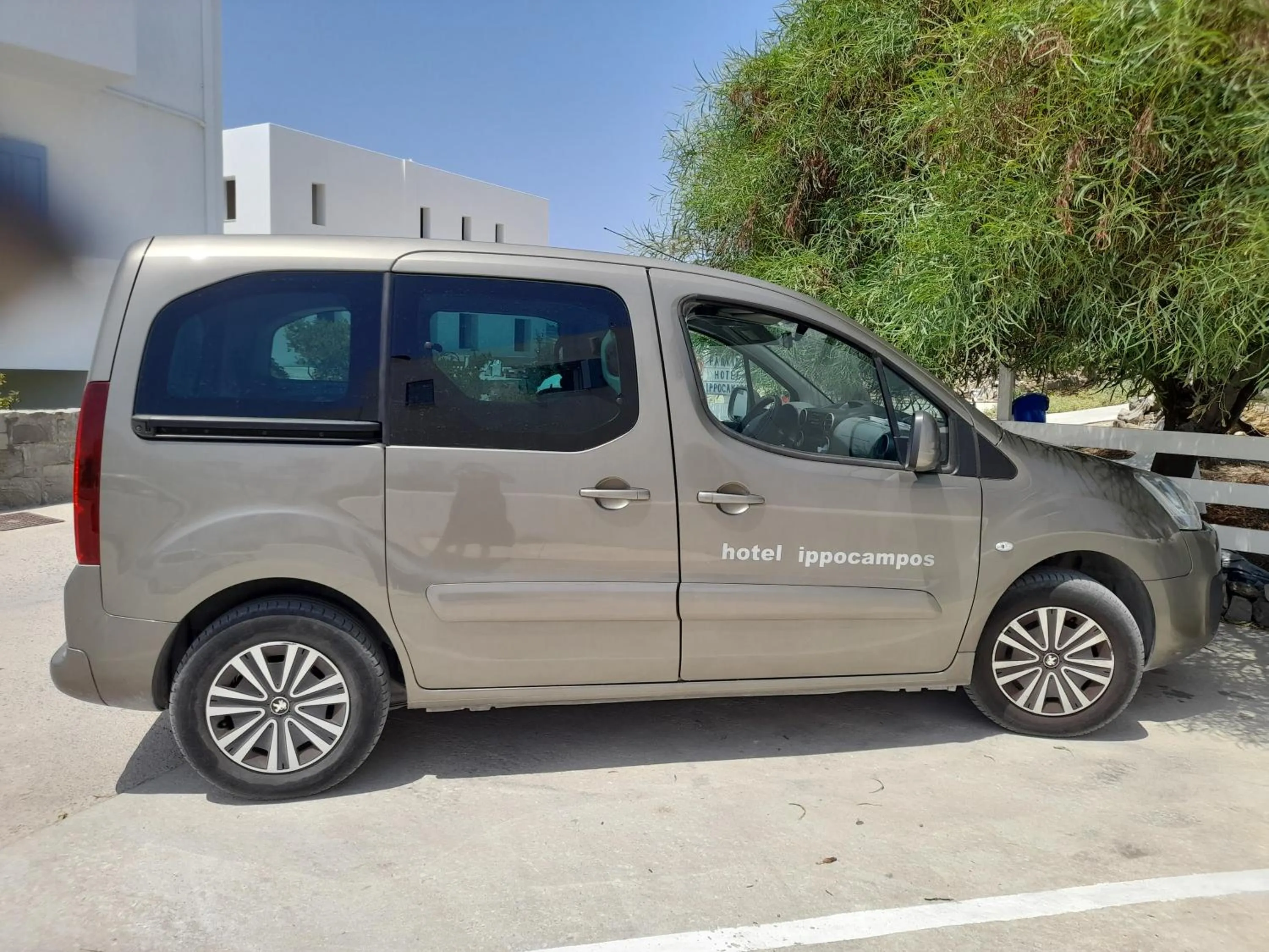 shuttle in Hotel Ippocampos Studios