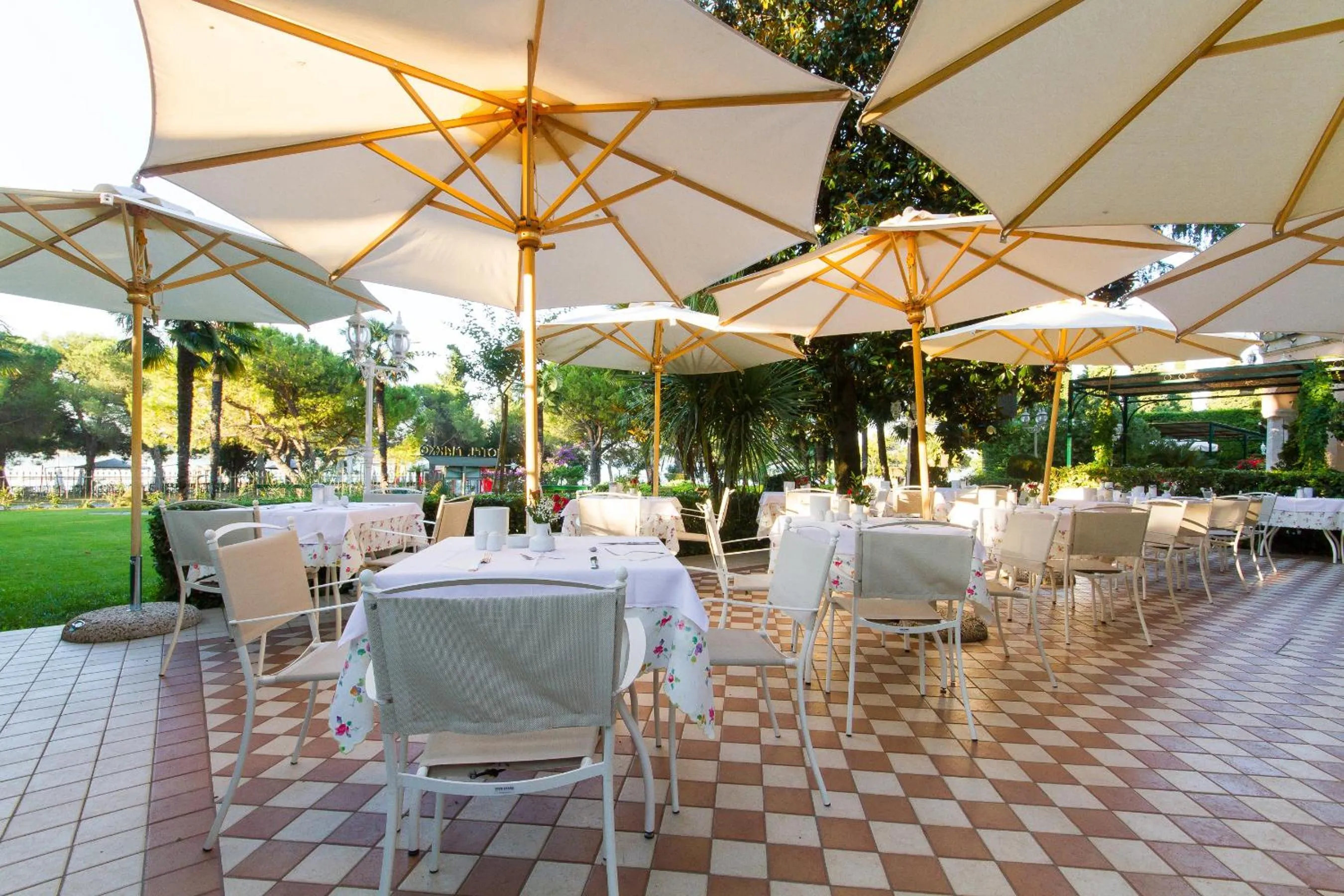 Restaurant/places to eat in Hotel Marko