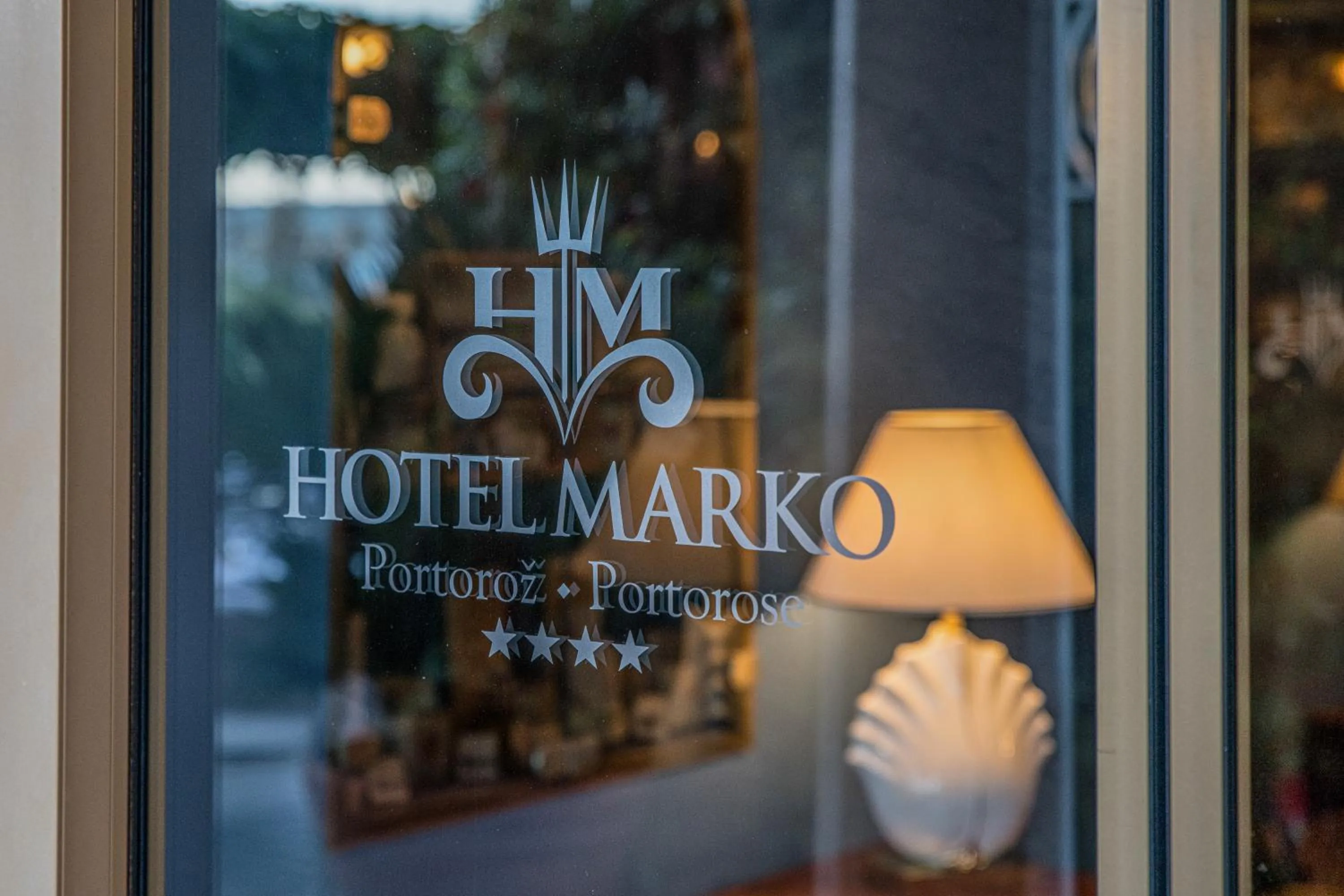 Restaurant/places to eat in Hotel Marko