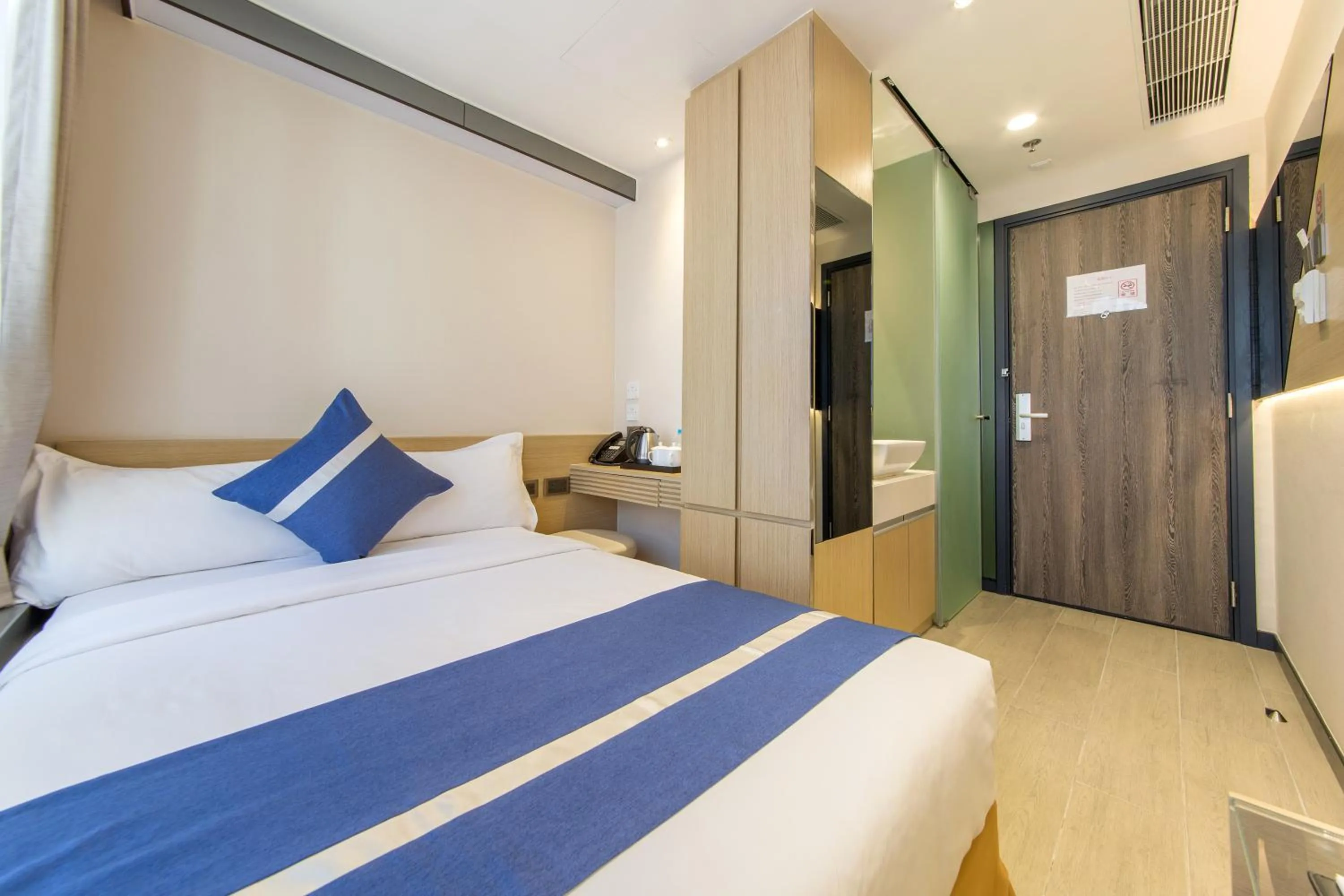 Photo of the whole room, Bed in Lumine Hotel