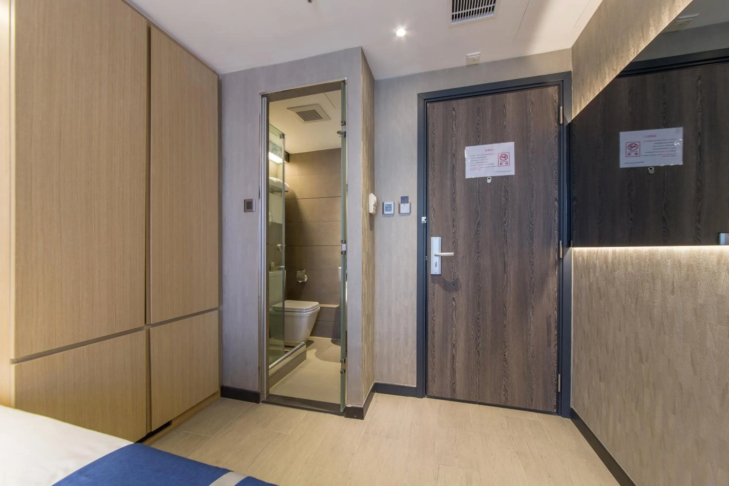 Bathroom, Bed in Lumine Hotel