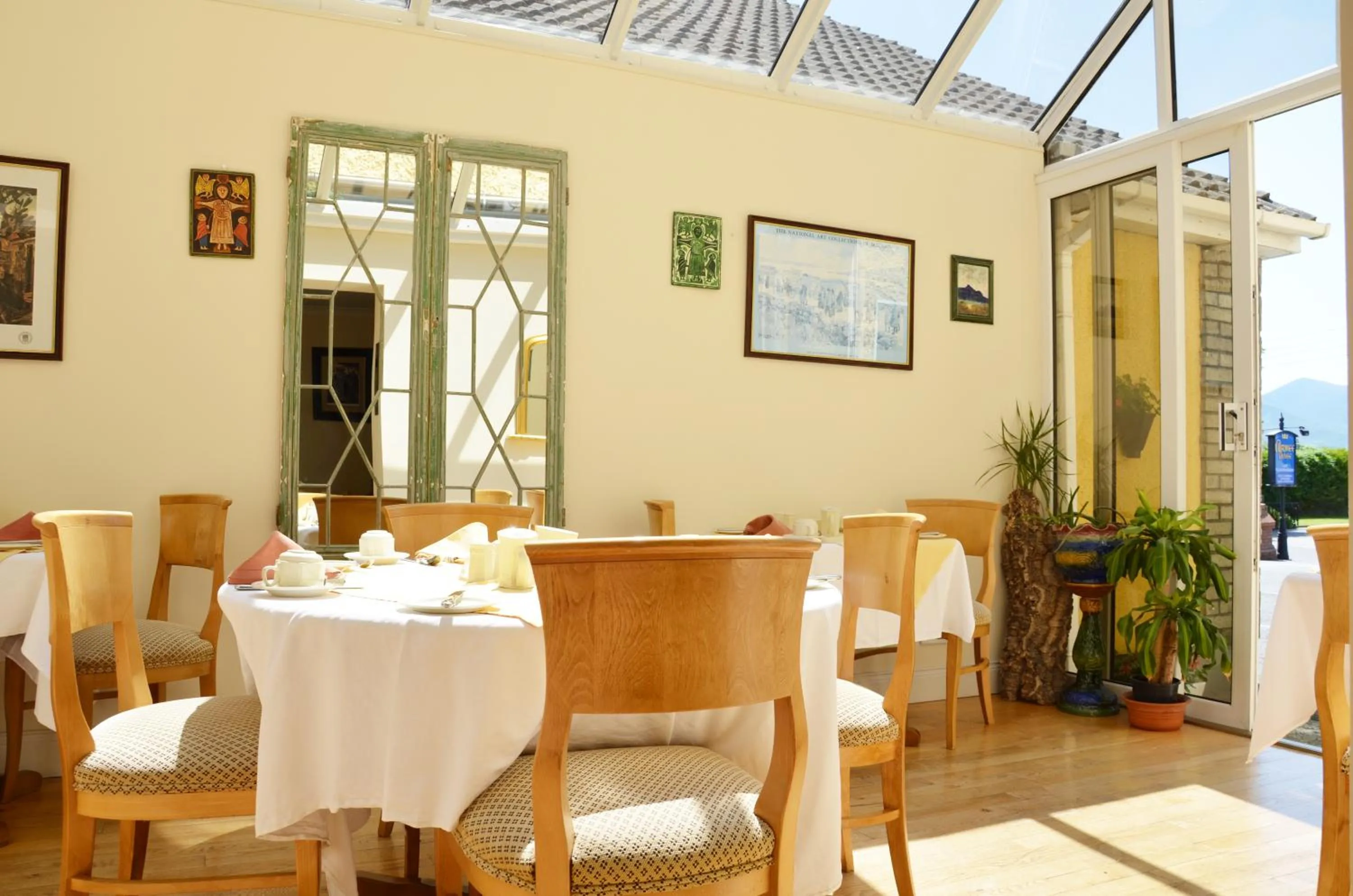 Restaurant/places to eat in Abbey Lodge