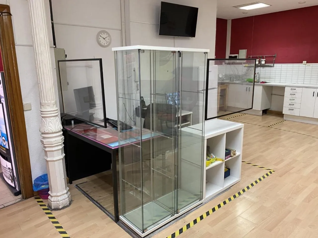 Communal lounge/ TV room in Bed Madrid Rooms by Bossh! Hotels